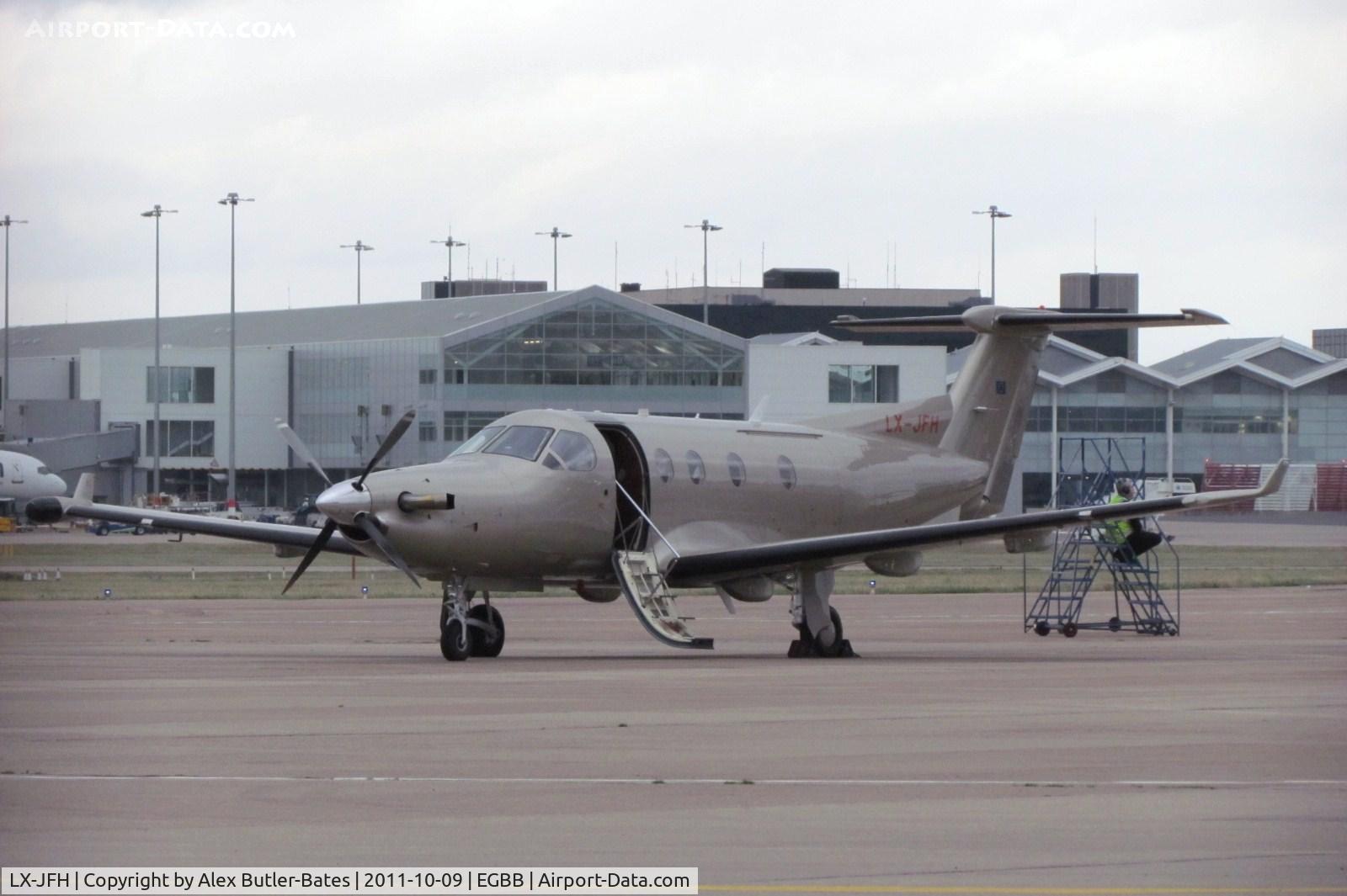 LX-JFH, 2003 Pilatus PC-12/45 C/N 522, Getting ready to depart