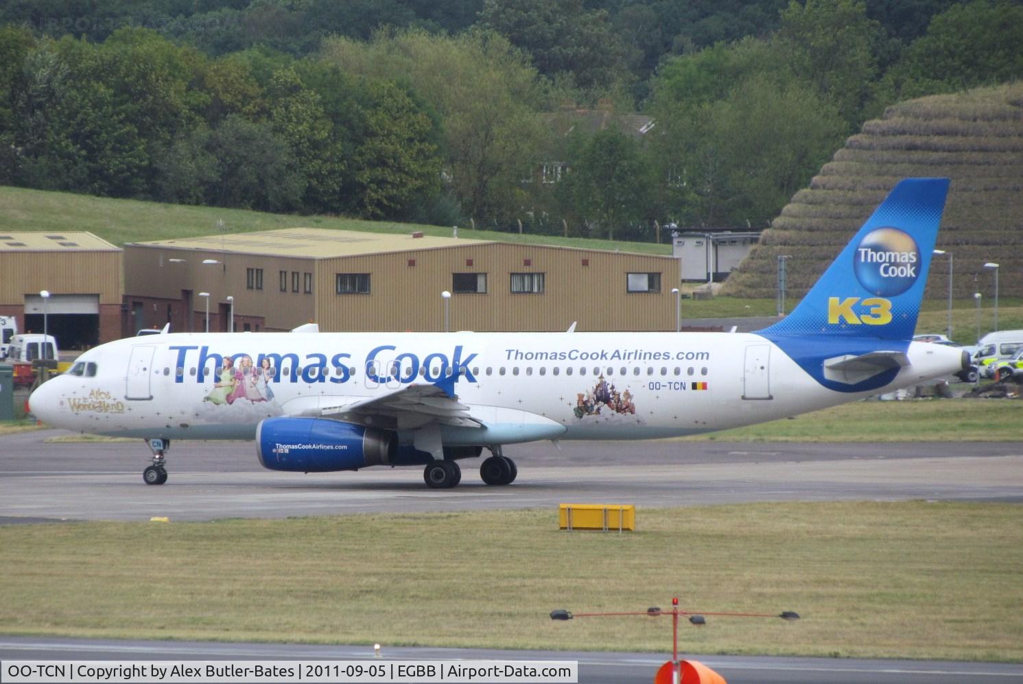 OO-TCN, 1993 Airbus A320-232 C/N 425, With 'Alice in Wonderland' colours on this side of the aircraft