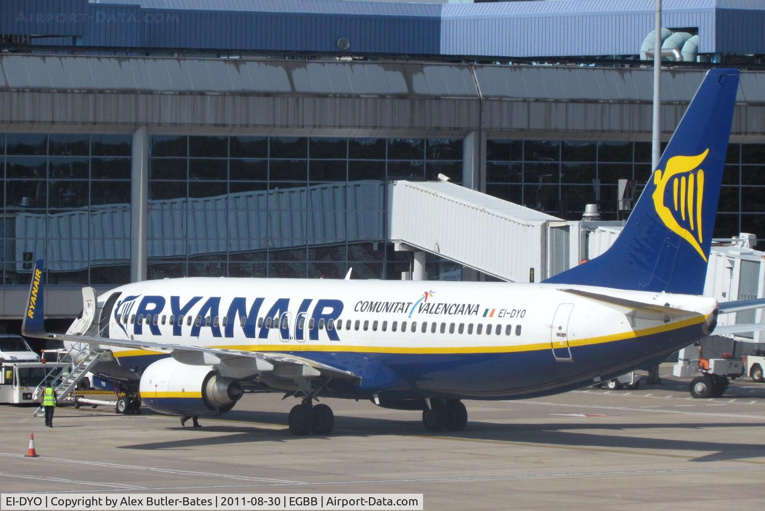 EI-DYO, 2008 Boeing 737-8AS C/N 33636, Just before boarding