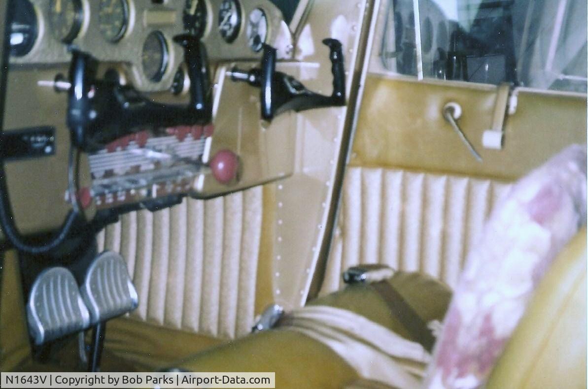 N1643V, 1947 Cessna 140 C/N 13815, interior N1643V