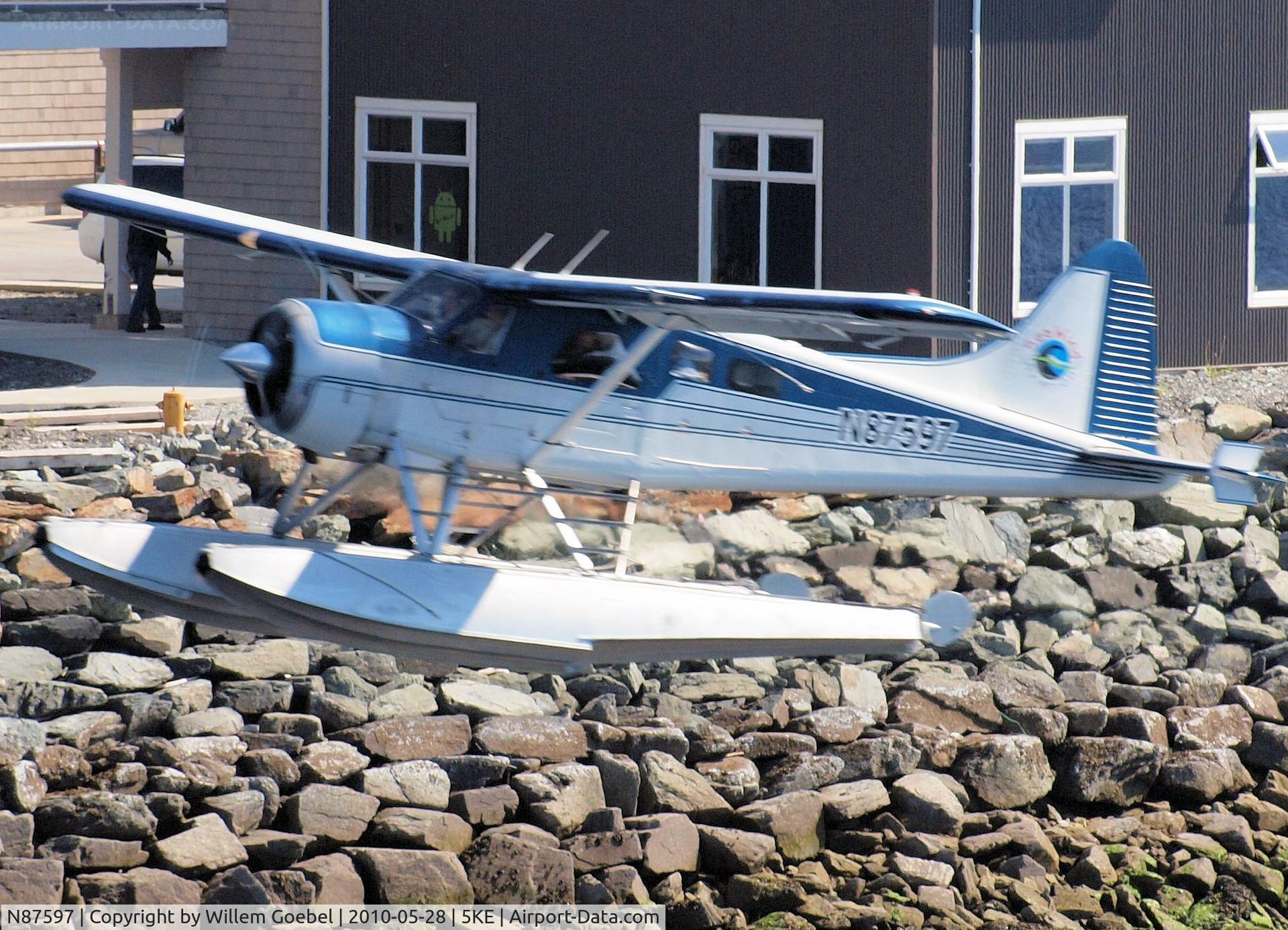 N87597, 1956 De Havilland Canada Beaver DHC-2 C/N 987, Fly over the harbour of Kitchikan
