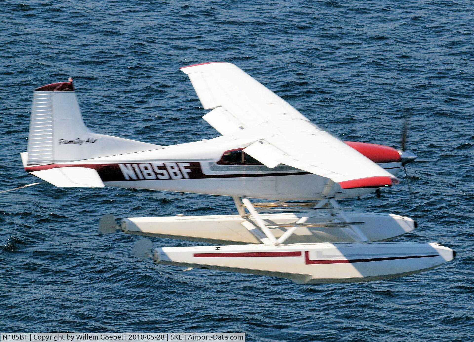 N185BF, 1978 Cessna A185F Skywagon 185 C/N 18503590, Landing in the harbour of Kitchican
