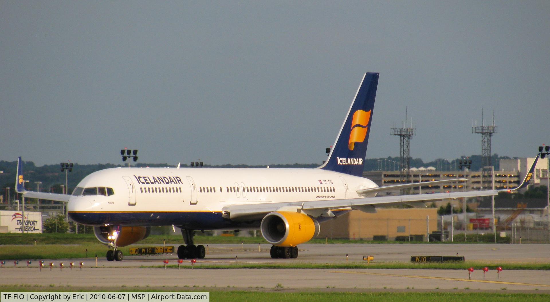 TF-FIO, 1999 Boeing 757-208 C/N 29436, Icelandair 757 going back to Keflavik.