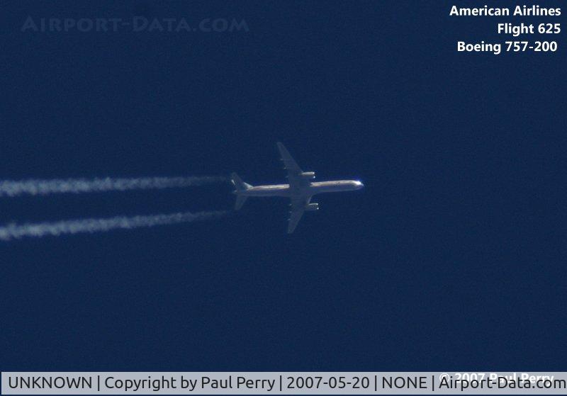 UNKNOWN, Contrails Various C/N Unknown, Standing out against a deep sky