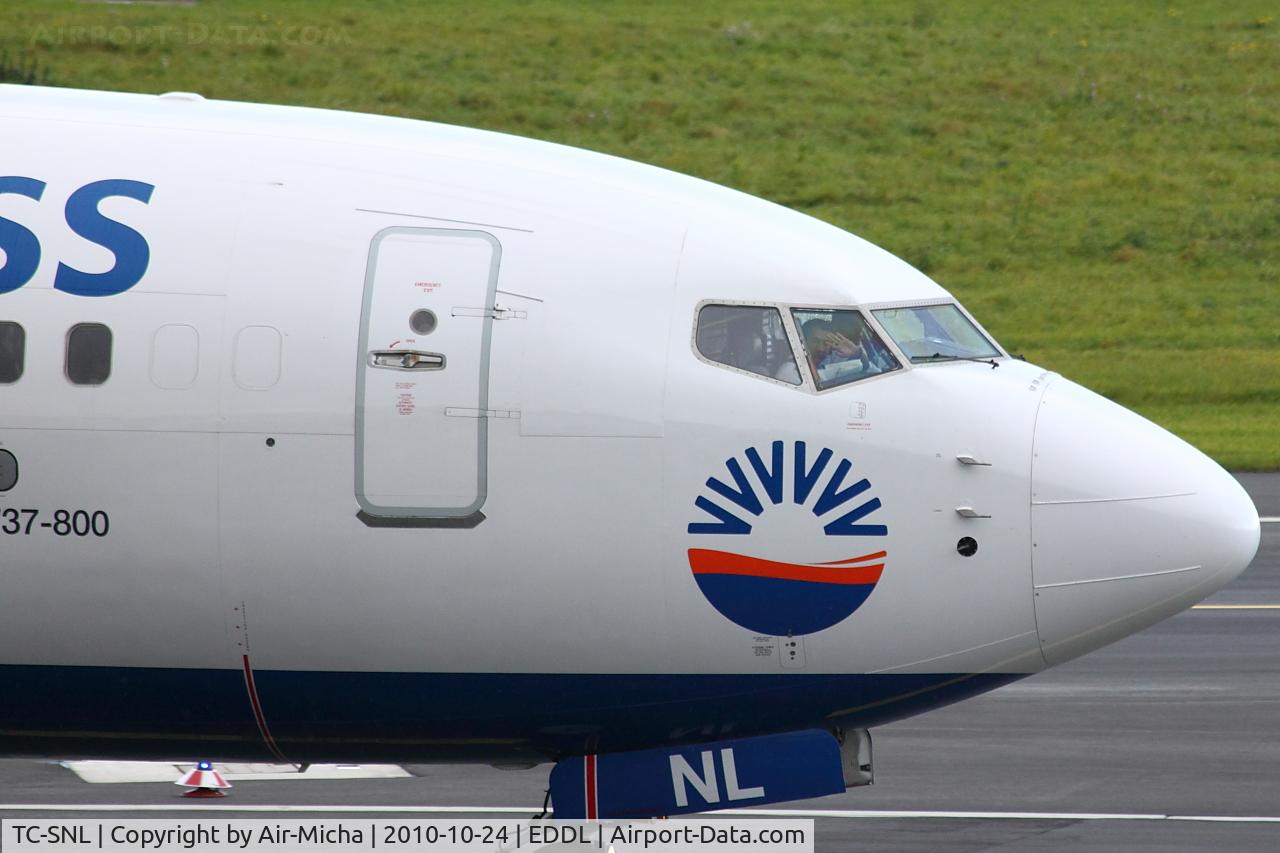 TC-SNL, 2005 Boeing 737-86N C/N 34251, Nice Pilot
