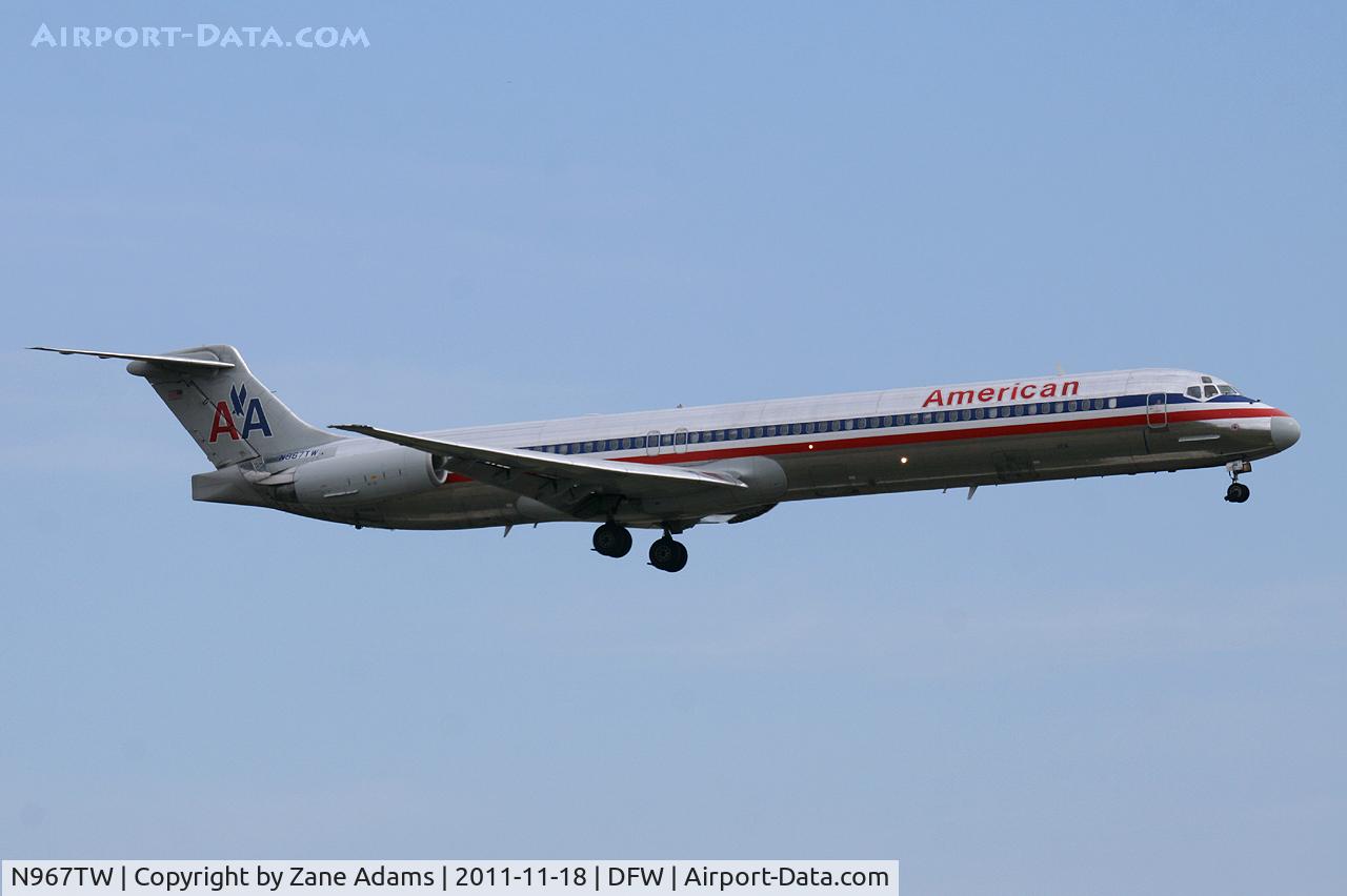 N967TW, 1999 McDonnell Douglas MD-83 (DC-9-83) C/N 53617, American Airlines Landing at DFW Airport.