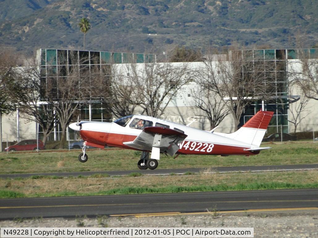 N49228, 1976 Piper PA-28R-200 C/N 28R-7635459, Landing in a gust of wind on runway 26L