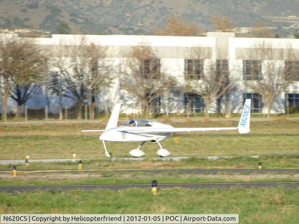 N620CS, Rutan Long-EZ C/N 76, Speeding up for take off on runway 26L