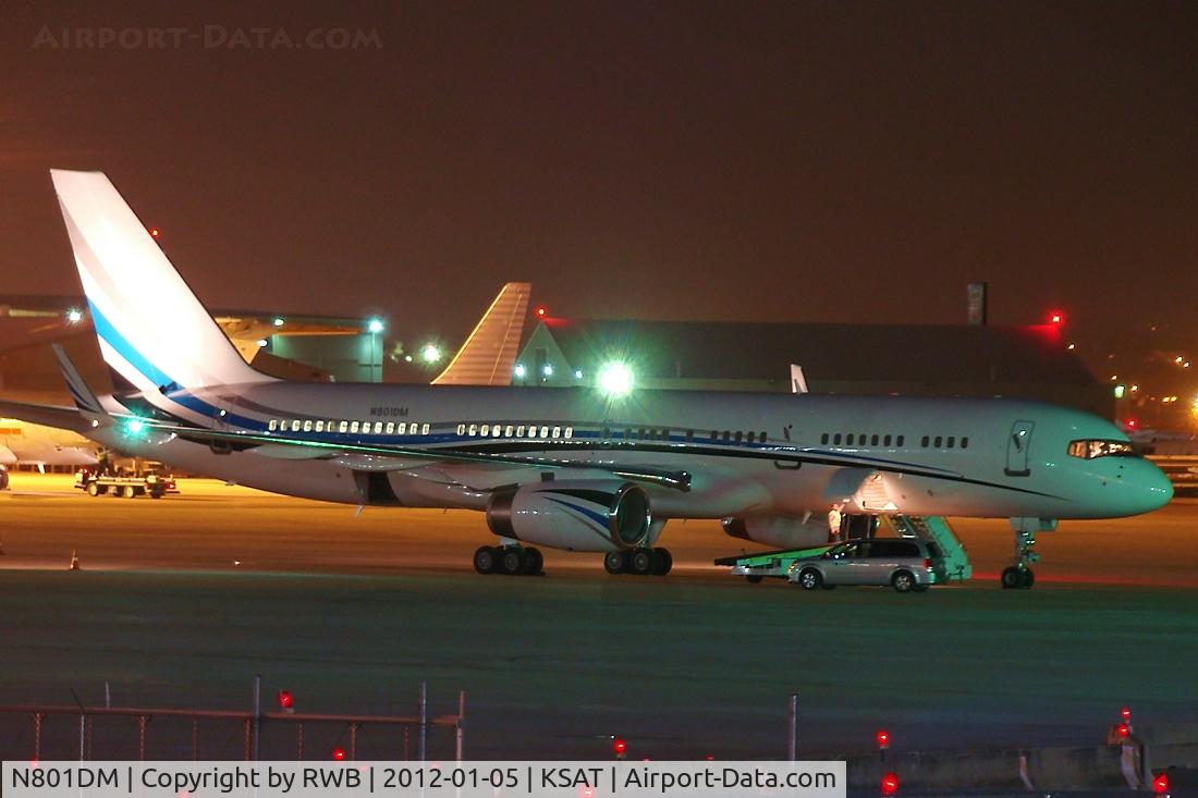 N801DM, 1992 Boeing 757-256 C/N 26240, Waiting on the Dallas Mavericks