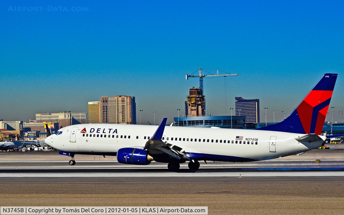 N3745B, 2001 Boeing 737-832 C/N 32373, N3745B Delta Air Lines 2001 Boeing 737-832 C/N 32373

- Las Vegas - McCarran International (LAS / KLAS)
USA - Nevada, January 5, 2012
Photo: Tomás Del Coro