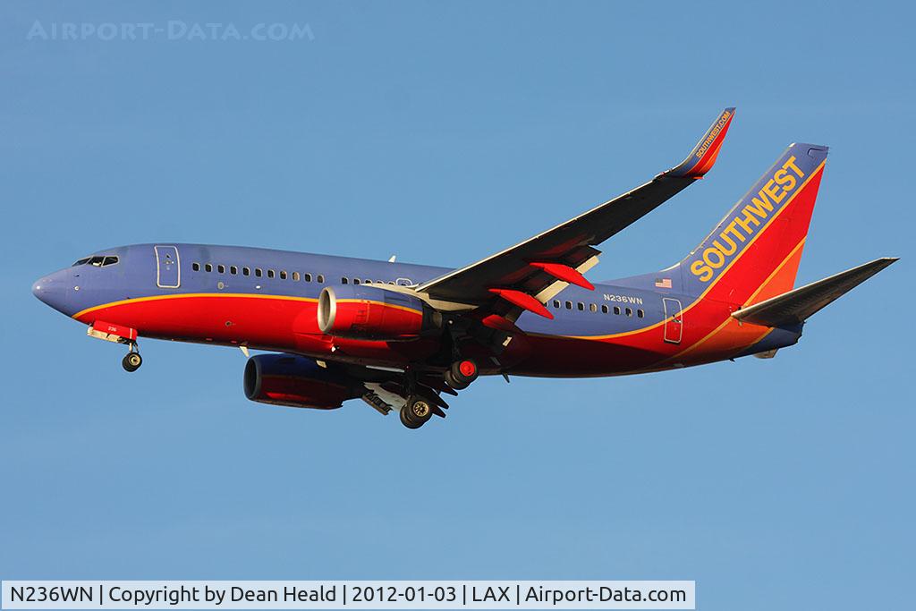N236WN, 2006 Boeing 737-7H4 C/N 34631, Southwest Airlines N236WN on short final to RWY 25L.