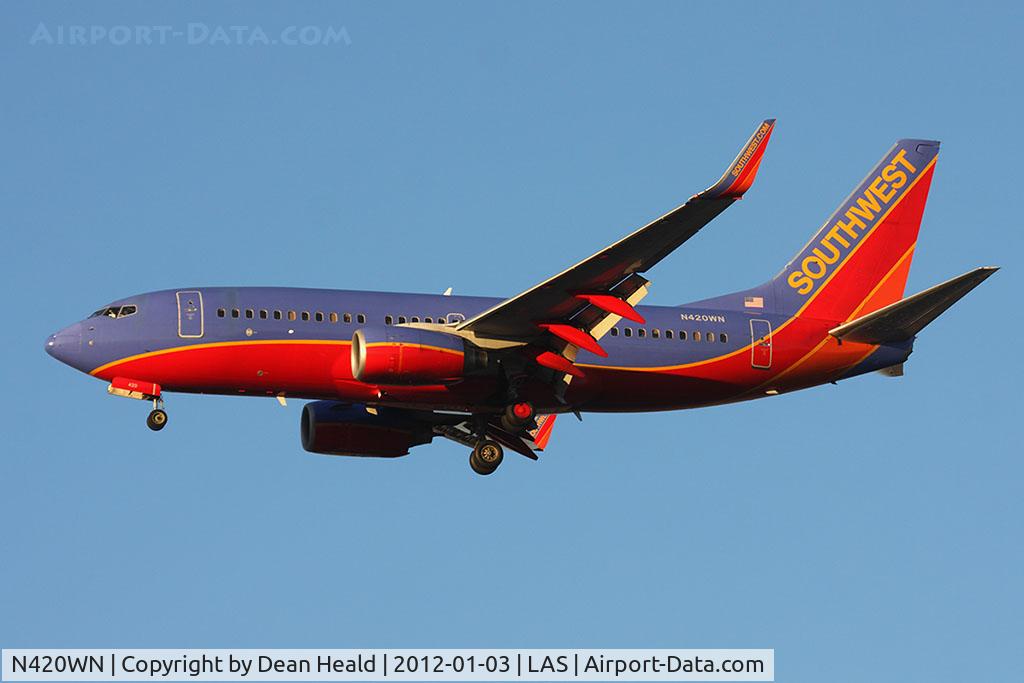 N420WN, 2001 Boeing 737-7H4 C/N 29825, Southwest Airlines N420WN on short final to RWY 25L.
