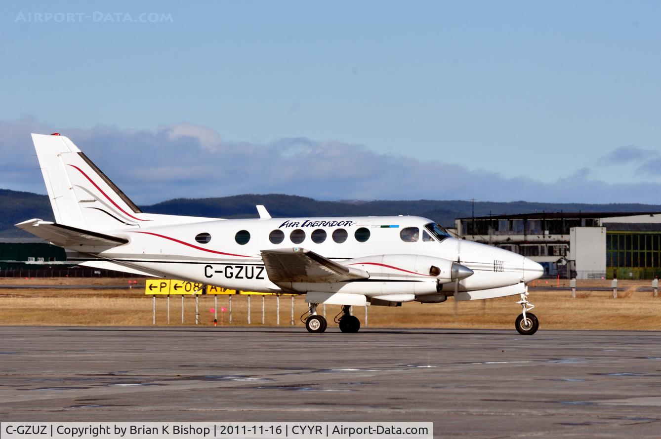 C-GZUZ, 1972 Beech A100 King Air King Air C/N B-143, Taxing Alpha rwy34