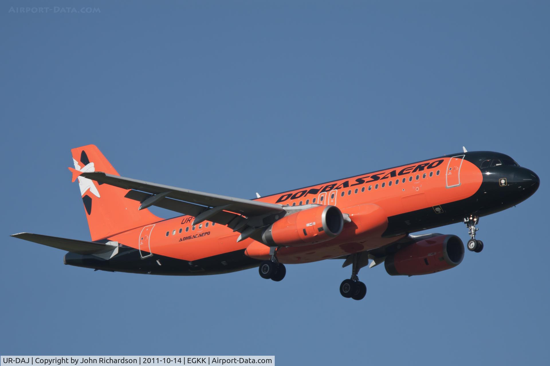 UR-DAJ, 1997 Airbus A320-232 C/N 50824B, Finals to runway 08 Gatwick