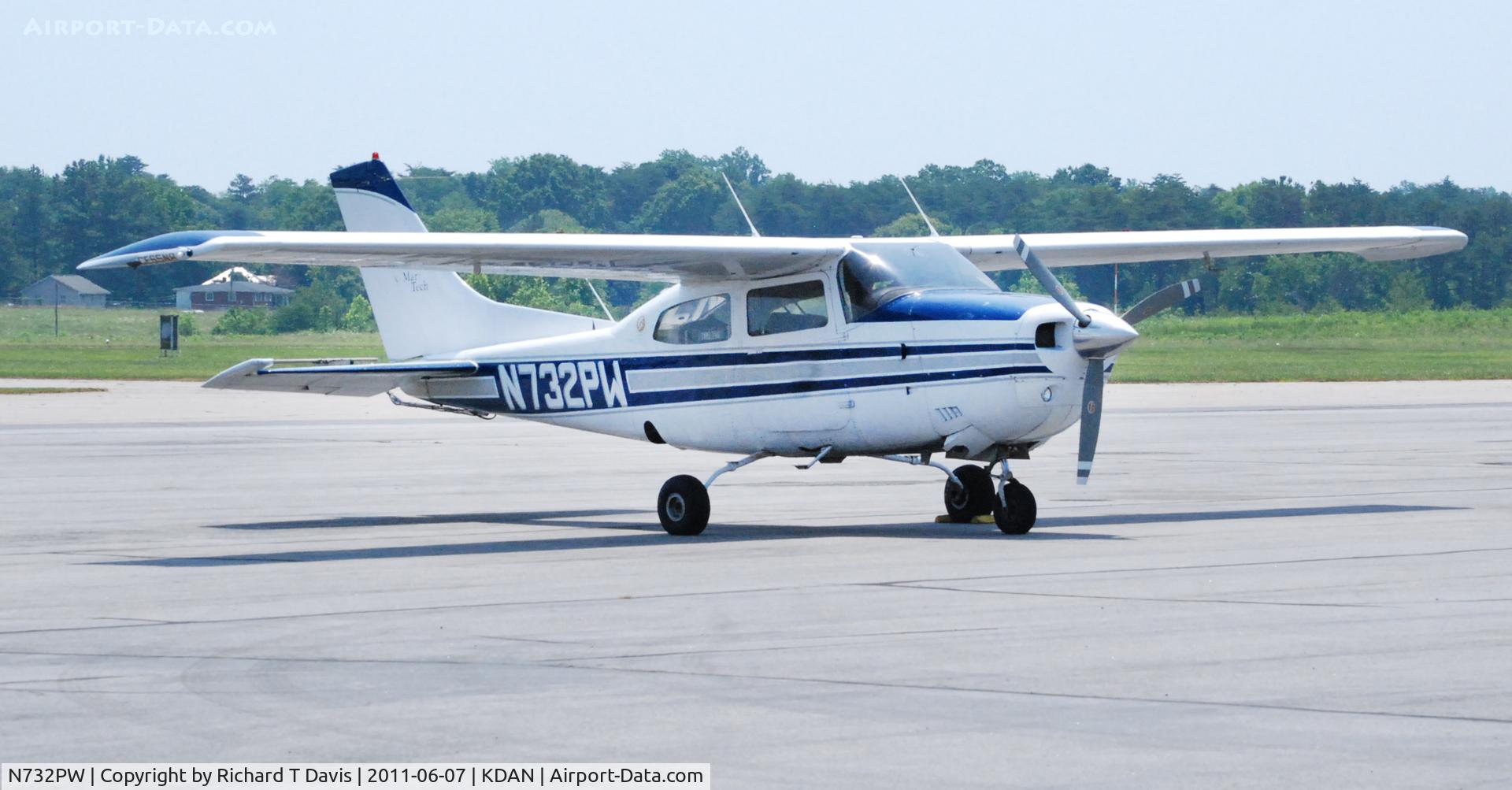 N732PW, 1977 Cessna 210M Centurion C/N 21061675, 1977 Cessna 210M in Danville Va.