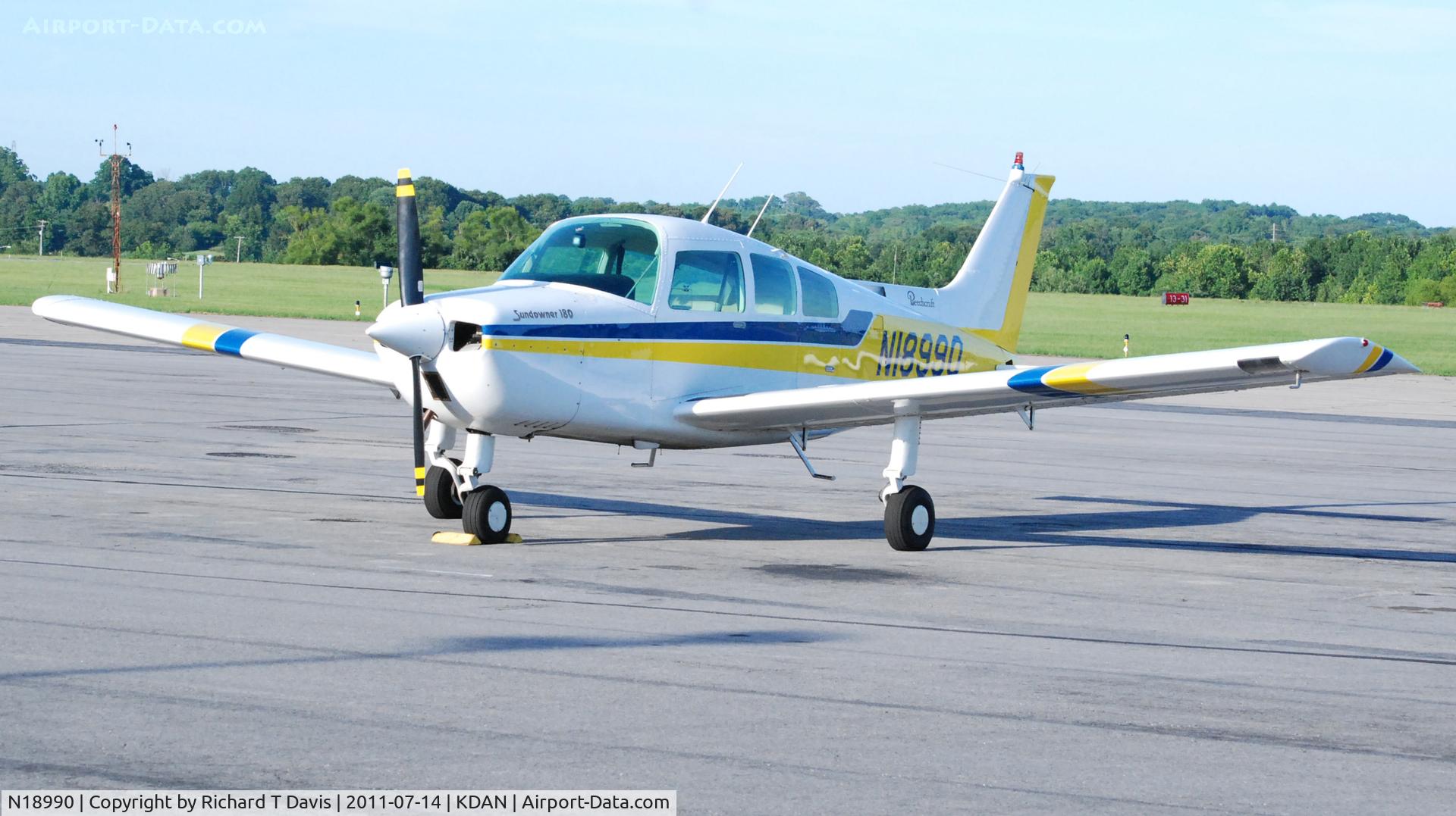 N18990, 1977 Beech C23 Sundowner 180 C/N M-1993, 1977 Beech C23 in Danville Va.