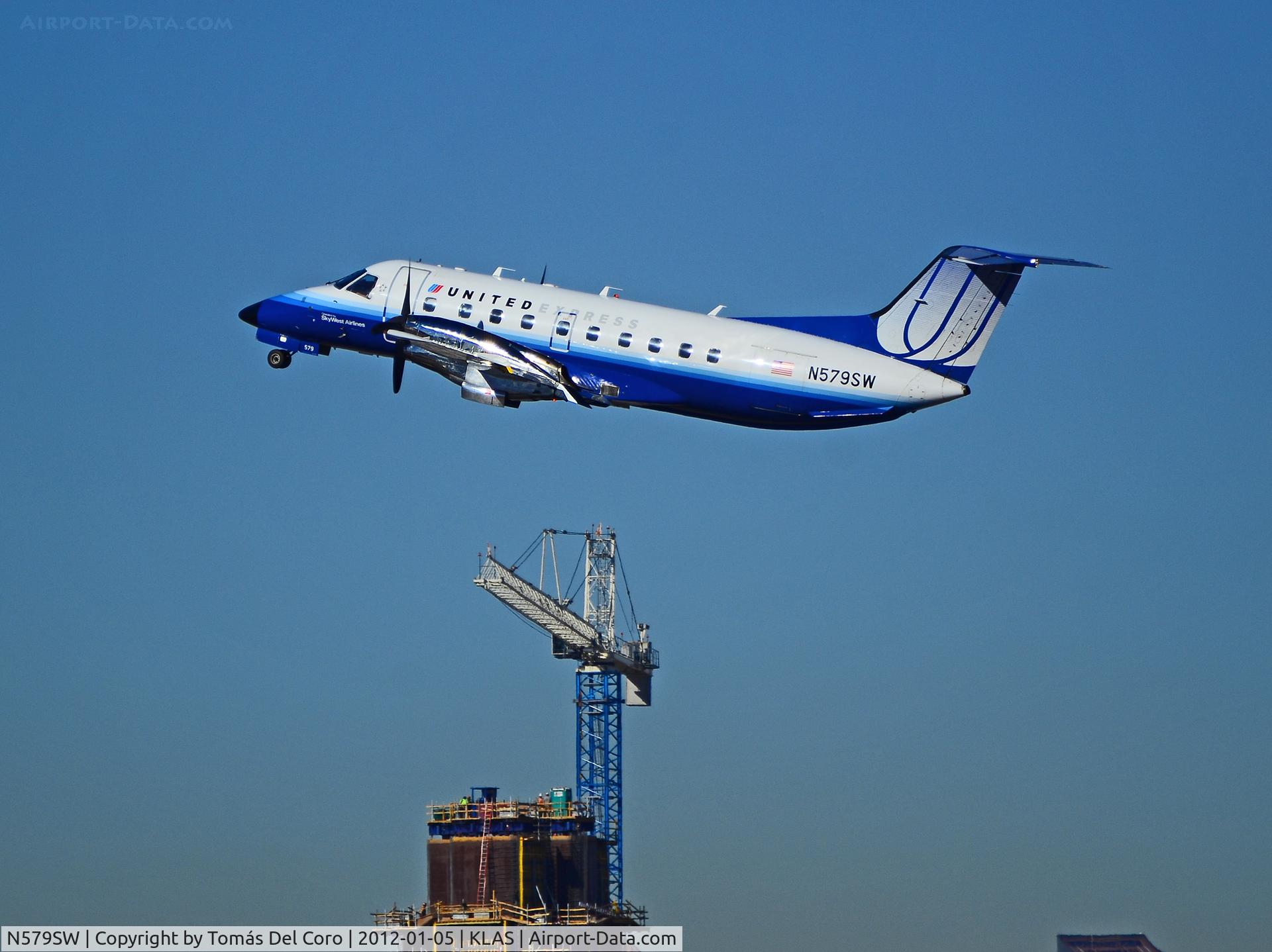 N579SW, 1998 Embraer EMB-120ER Brasilia C/N 120347, N579SW United Express 1998 Embraer EMB-120ER C/N 120347

- Las Vegas - McCarran International (LAS / KLAS)
USA - Nevada, January 5, 2012
Photo: Tomás Del Coro