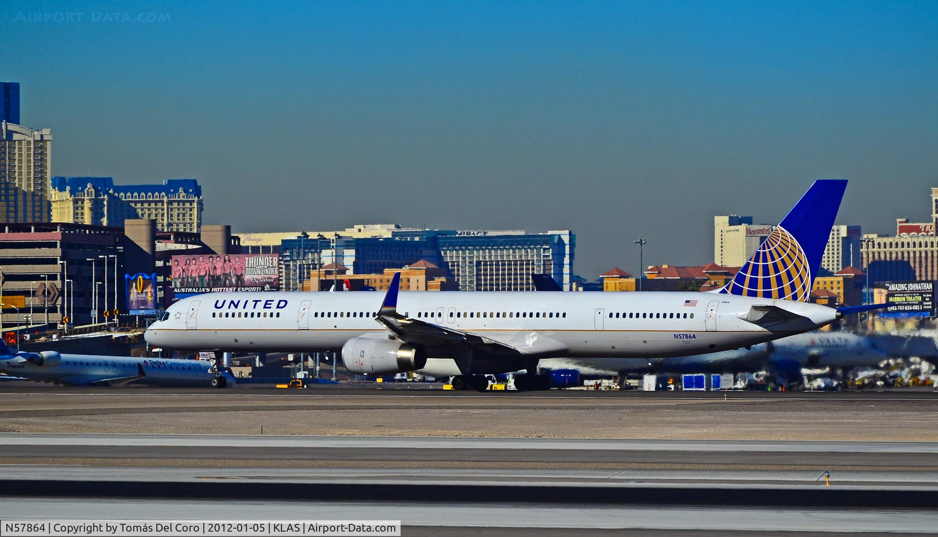 N57864, 2001 Boeing 757-33N C/N 32588, N57864 United Airlines 2001 Boeing 757-33N C/N 32588

- Las Vegas - McCarran International (LAS / KLAS)
USA - Nevada, January 5, 2012
Photo: Tomás Del Coro