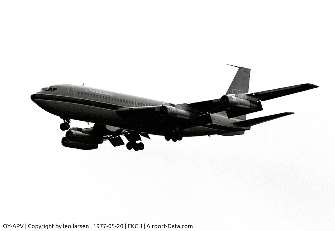 OY-APV, 1964 Boeing 720-051B C/N 18793, Landing R-04L Copenhagen Kastrup
20.5.77