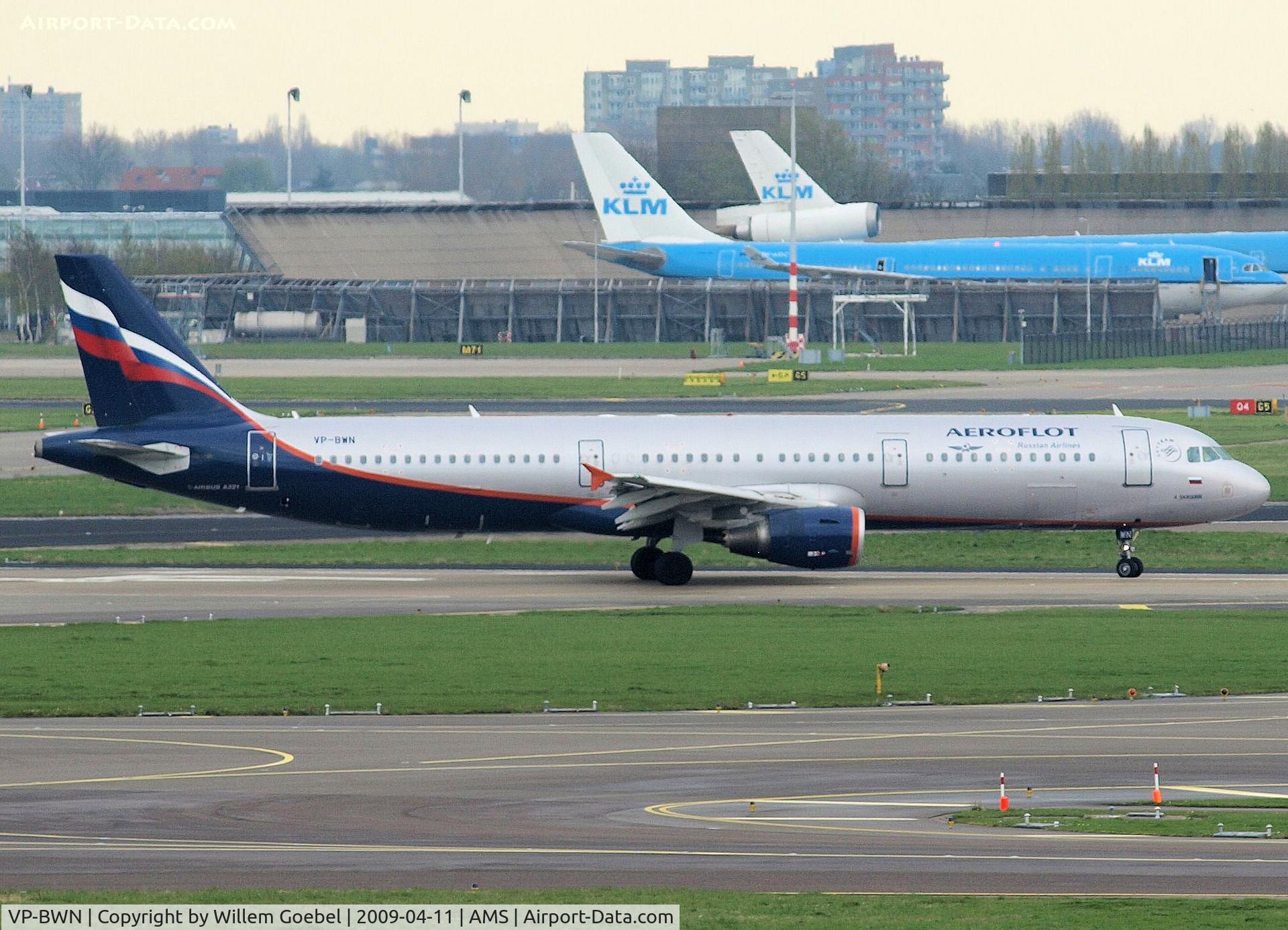 VP-BWN, 2004 Airbus A321-211 C/N 2330, Taxi to the runway 24