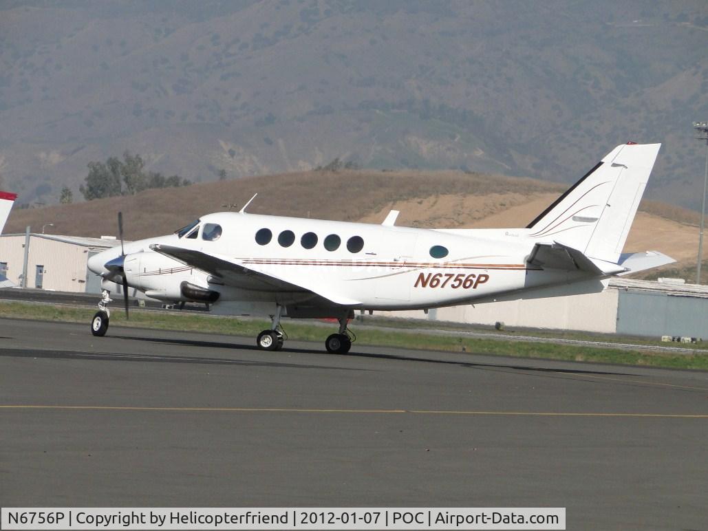 N6756P, 1980 Beech B100 King Air C/N BE-92, Only starboard engine running while beginning to taxi out of transient parking