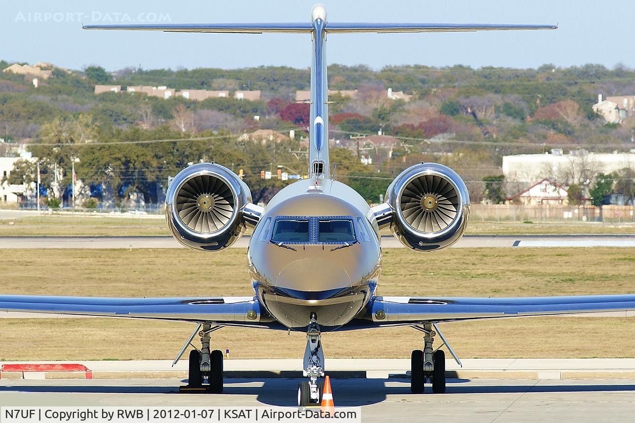 N7UF, 2000 Gulfstream Aerospace G-IV C/N 1422, Parked