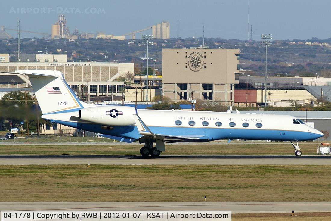 04-1778, 2004 Gulfstream G-V (C-37B) C/N 5034, Take-off roll 12R