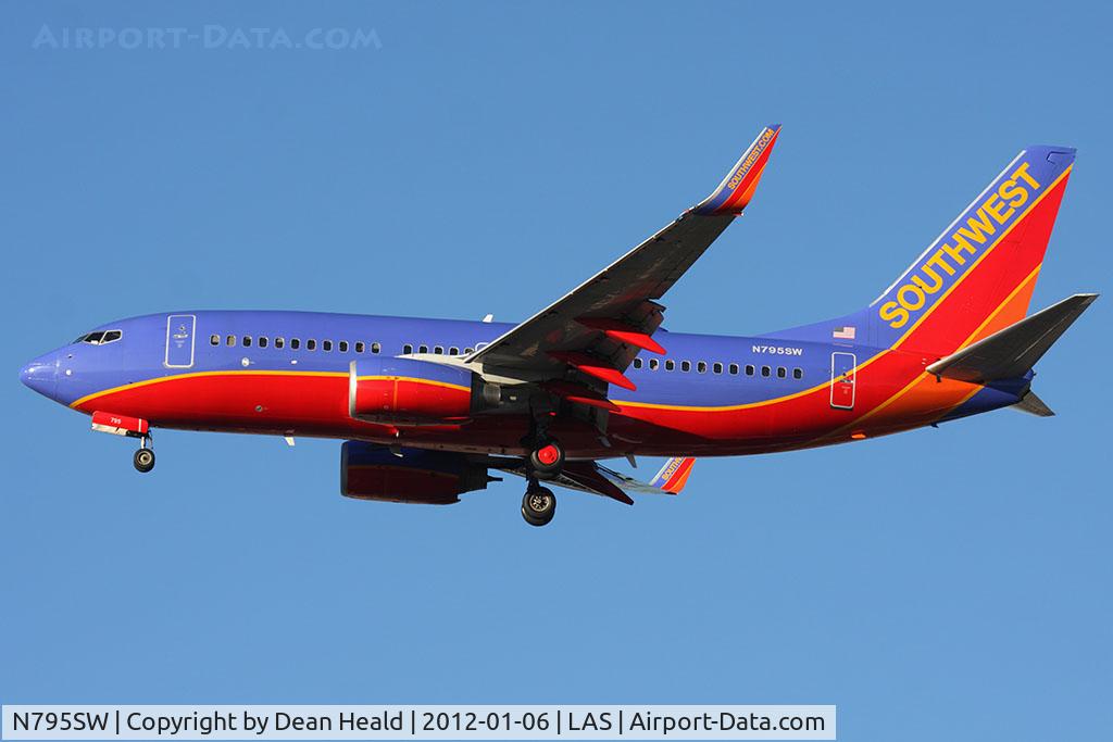 N795SW, 2001 Boeing 737-7H4 C/N 30606, Southwest Airlines N795SW on short final to RWY 25L.