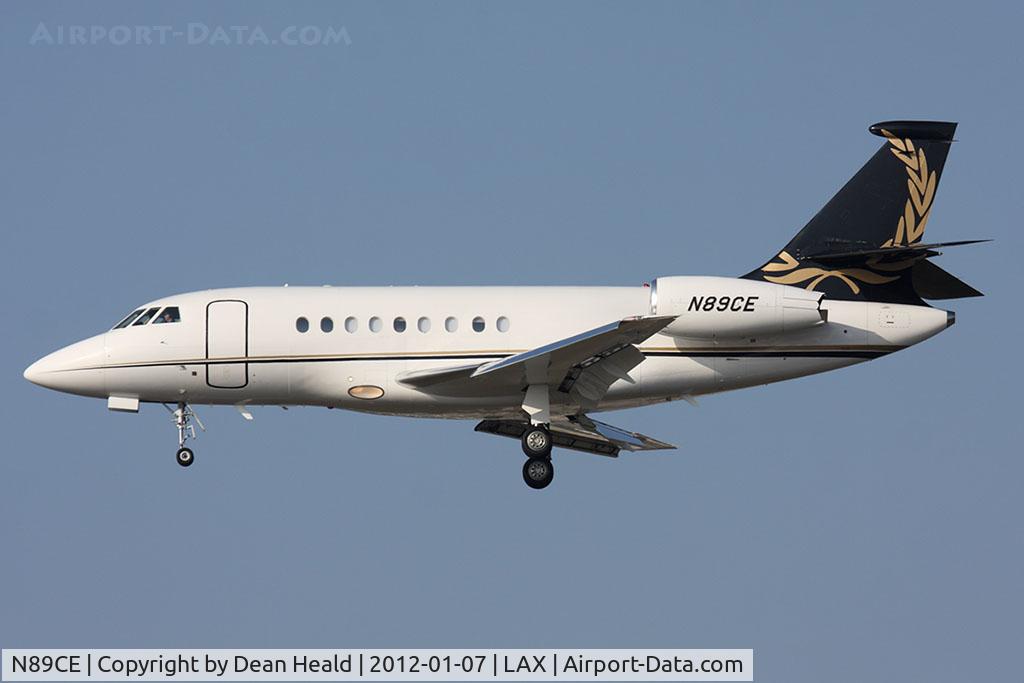 N89CE, 2006 Dassault Falcon 2000EX C/N 81, Caesars Entertainment Operating Company Inc 2006 Dassault Falcon 2000EX N89CE from Las Vegas McCarran Int'l (KLAS) on short final to RWY 25L.