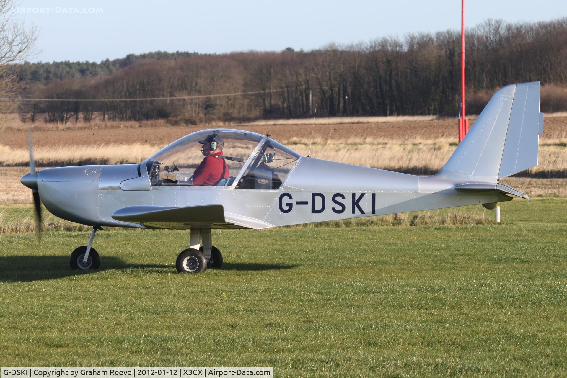 G-DSKI, 2005 Aerotechnik EV-97 Eurostar C/N PFA 315-14088, About to depart.