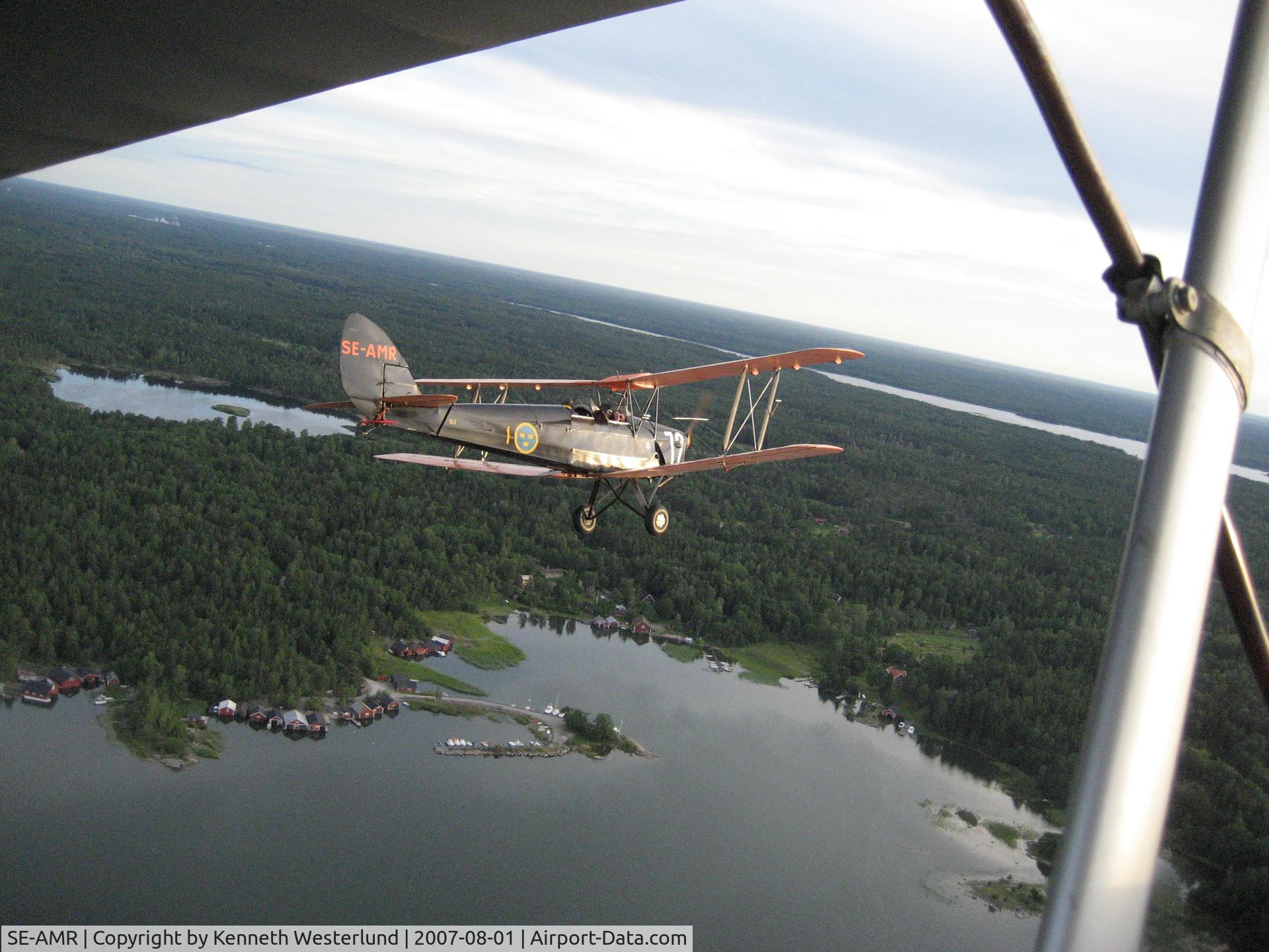 SE-AMR, 1935 De Havilland (ASJA) Sk11a Tiger Moth II (DH-82A) C/N 49, Flight over Hallstavik, Sweden inevening.