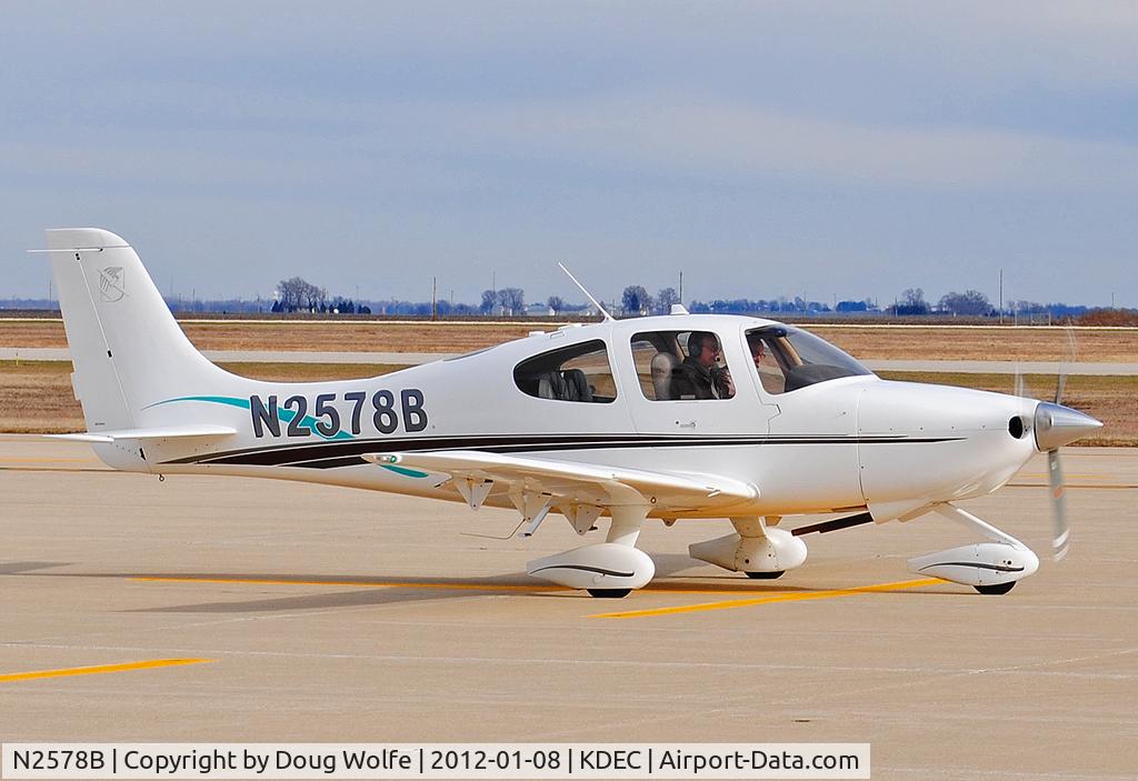 N2578B, 2001 Cirrus SR20 C/N 1145, Departing KDEC on a Sunday morning in January 2012.