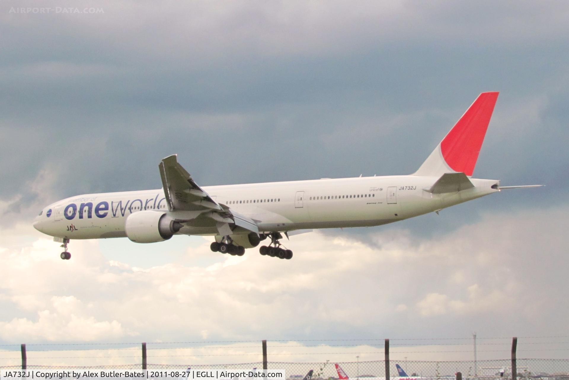 JA732J, 2002 Boeing 777-346/ER C/N 32430, 
