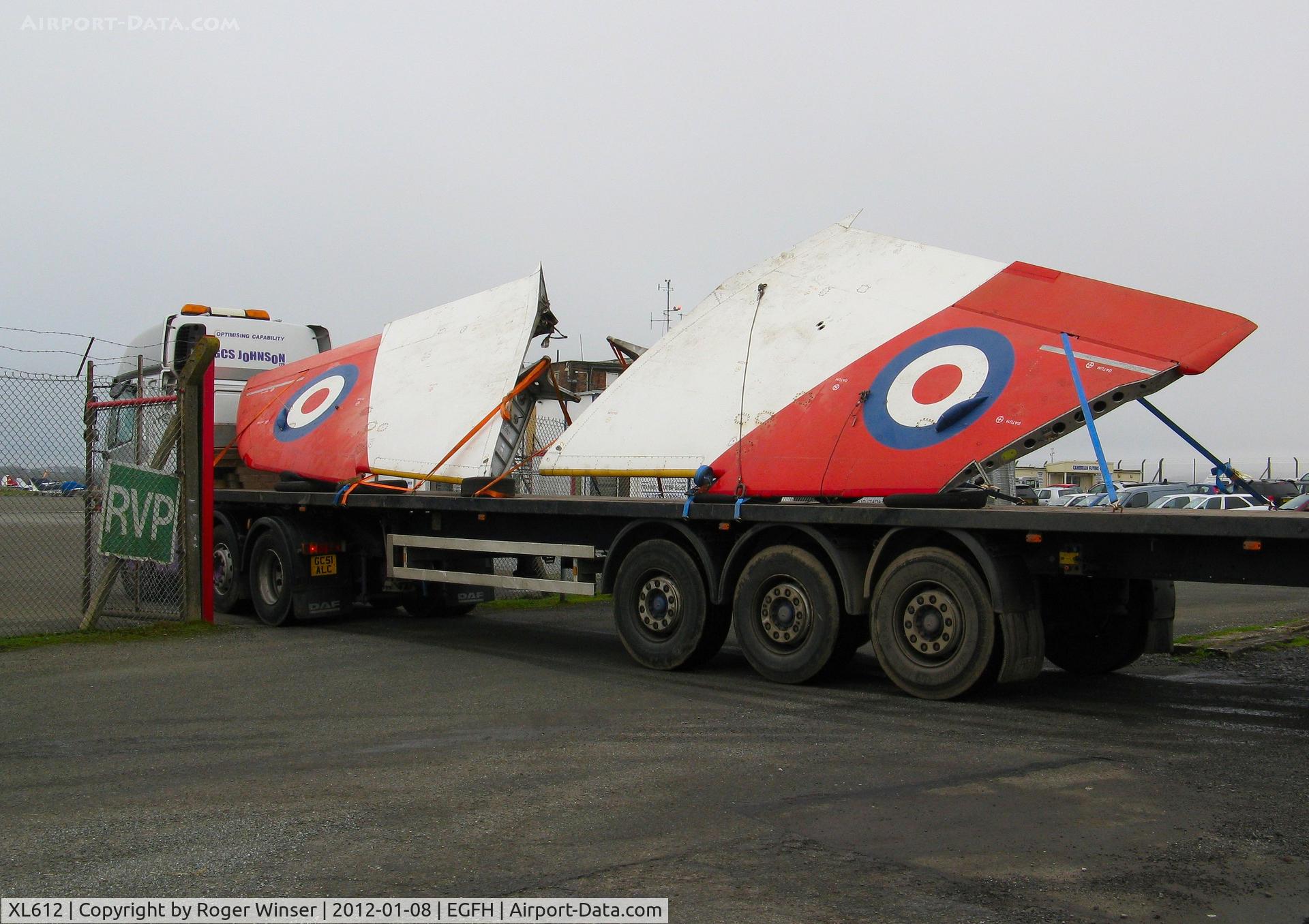XL612, 1958 Hawker Hunter T.7 C/N 41H-695346, The wings of the former ETPS Hawker Hunter transported from Exeter Airport to Swansea Airport on 8th January 2012.