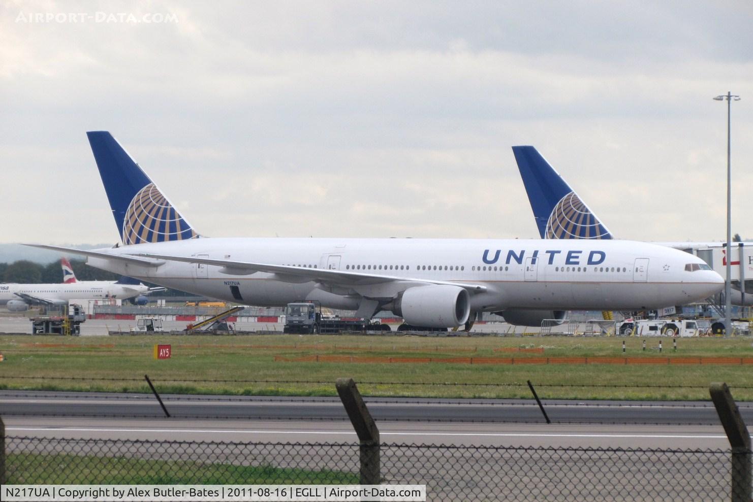 N217UA, 2000 Boeing 777-222 C/N 30550, 