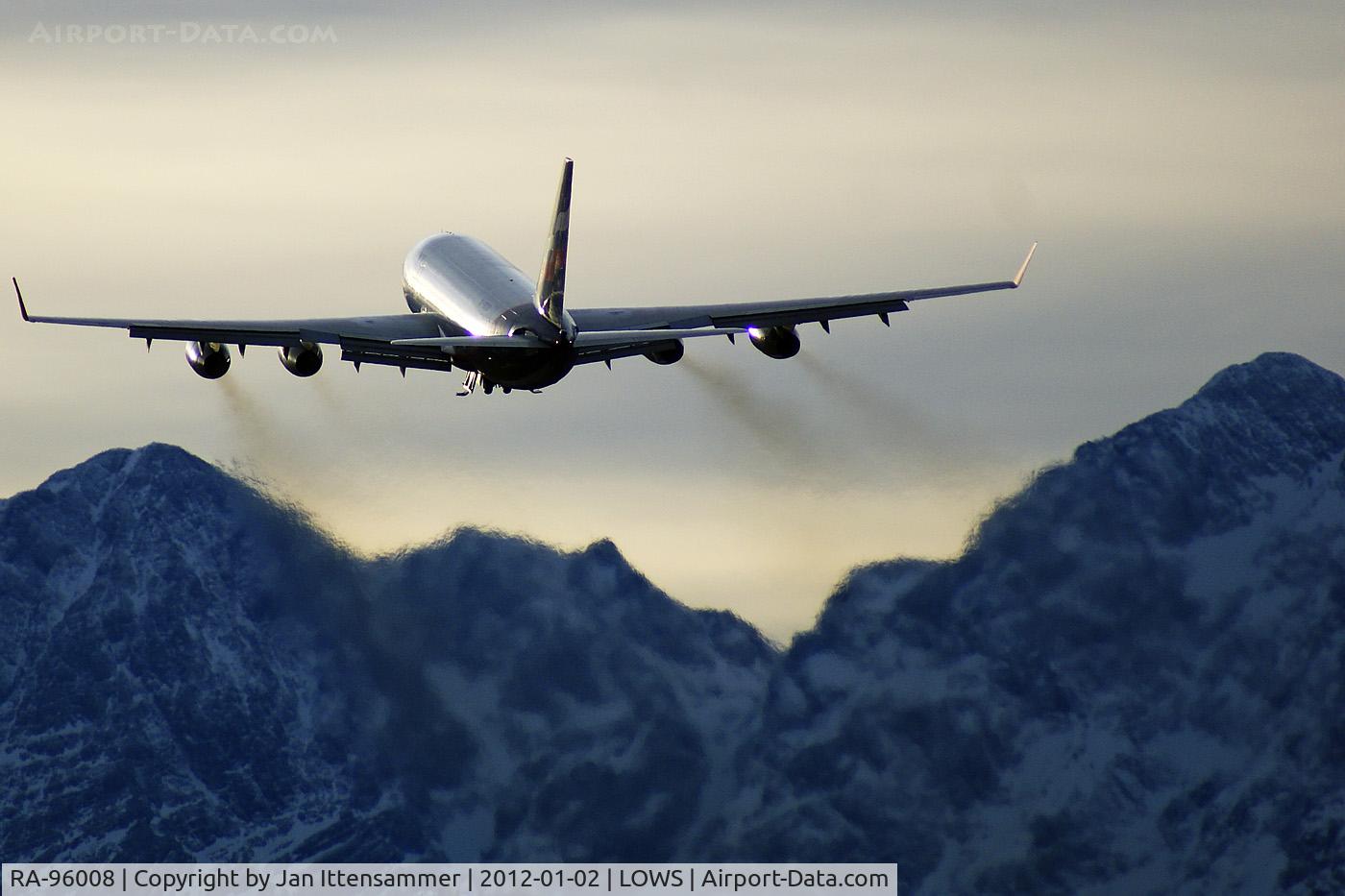 RA-96008, 1992 Ilyushin Il-96-300 C/N 74393201005, RA-96008 @ lows