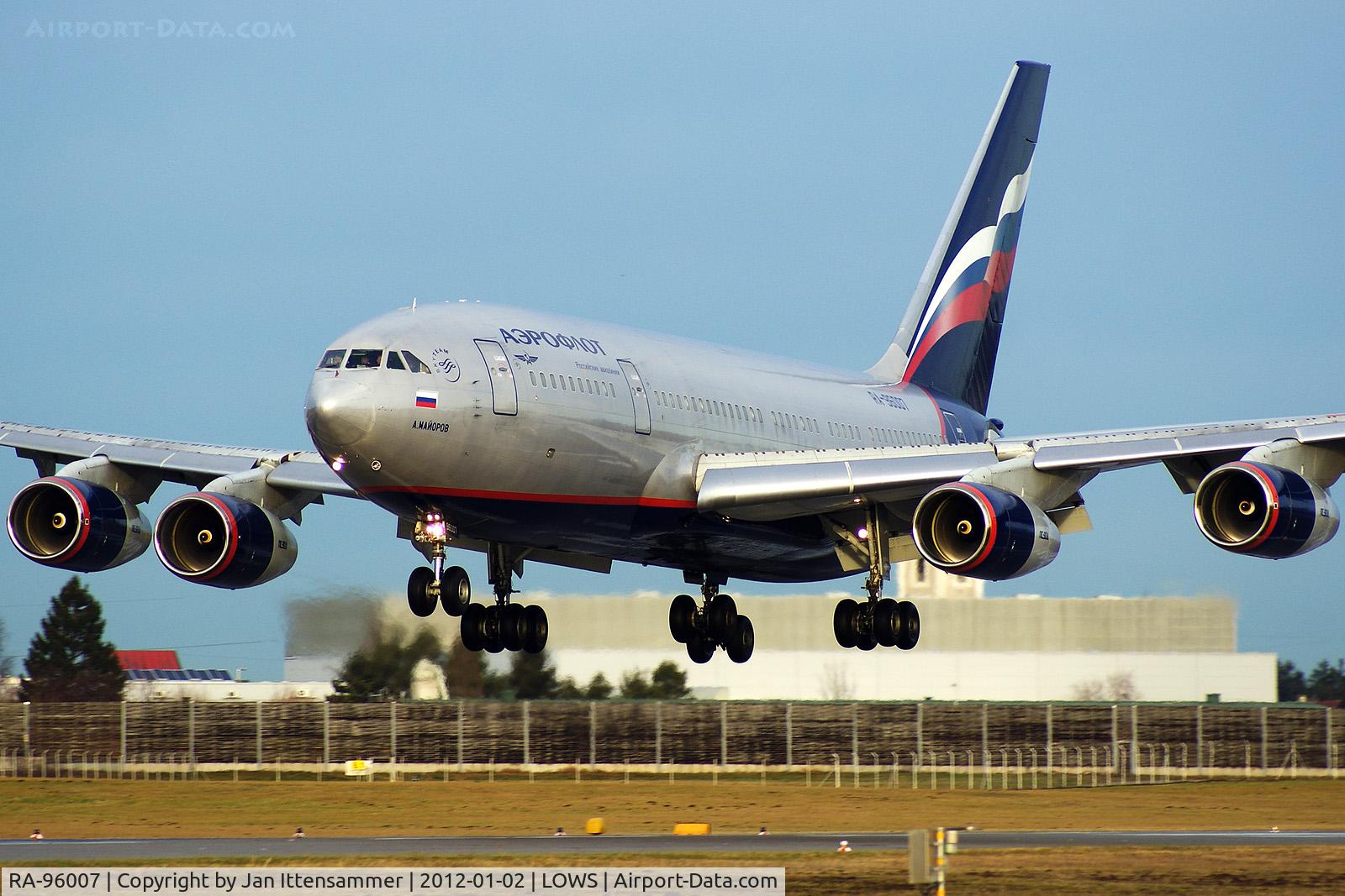 RA-96007, 1992 Ilyushin Il-96-300 C/N 74393201004, RA-96007 @ lows