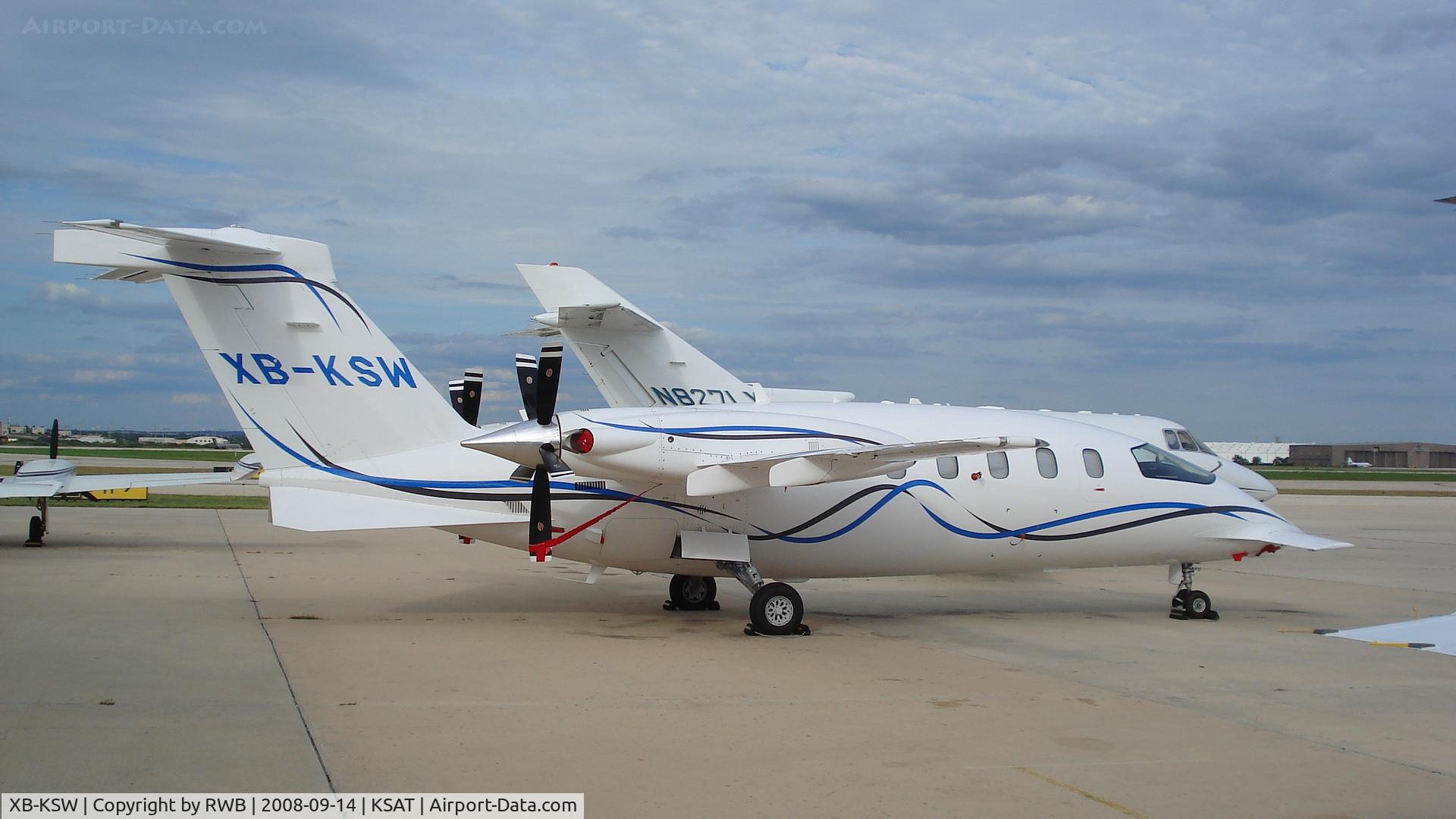 XB-KSW, 2008 Piaggio P-180 Avanti II C/N 1175, Parked