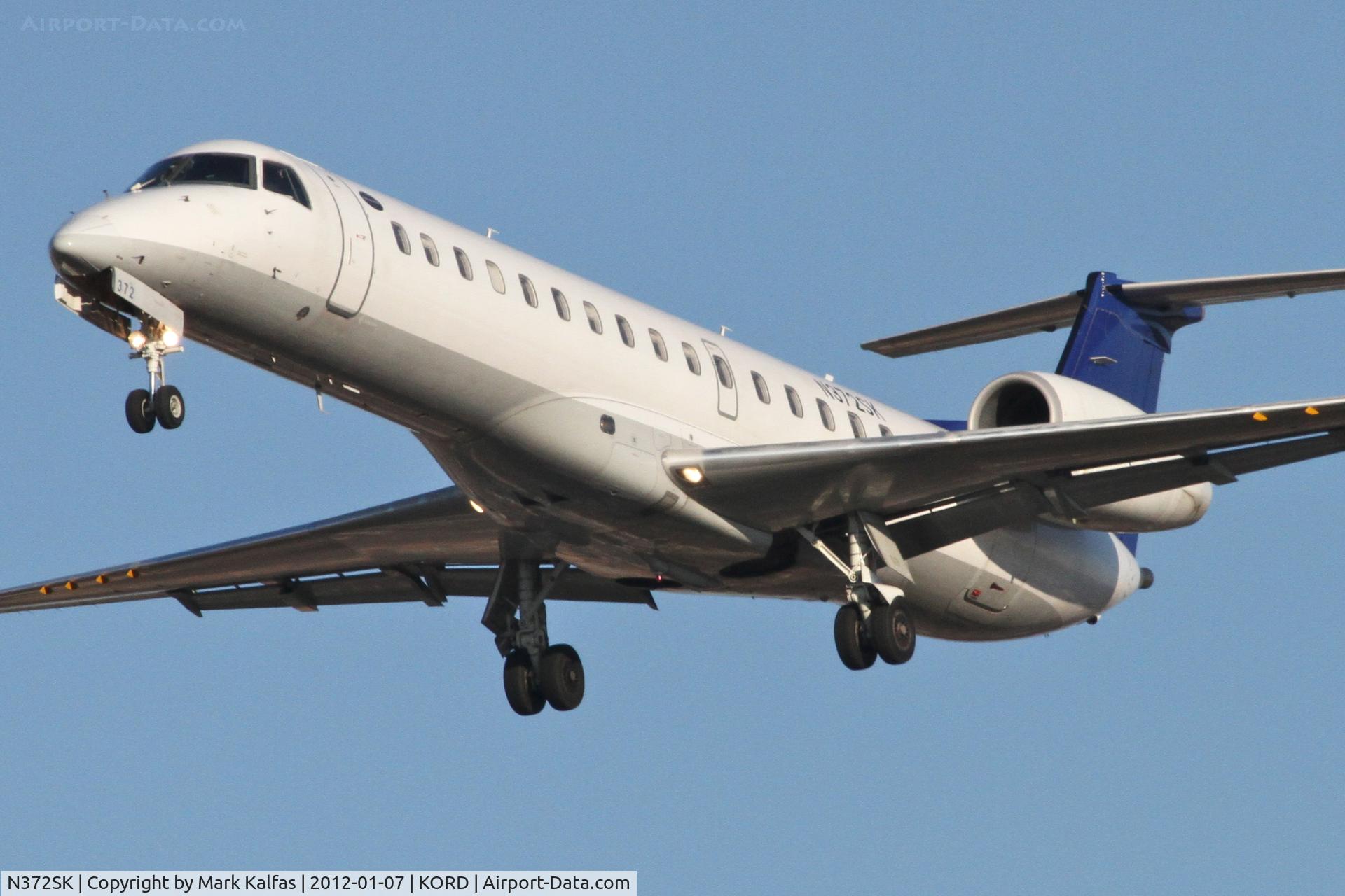 N372SK, 2001 Embraer ERJ-140LR (EMB-135KL) C/N 145538, Chautauqua Airlines/American Connection Embraer EMB-135KL, CHQ5040 arriving from KAZO, RWY 28 Approach KORD.
