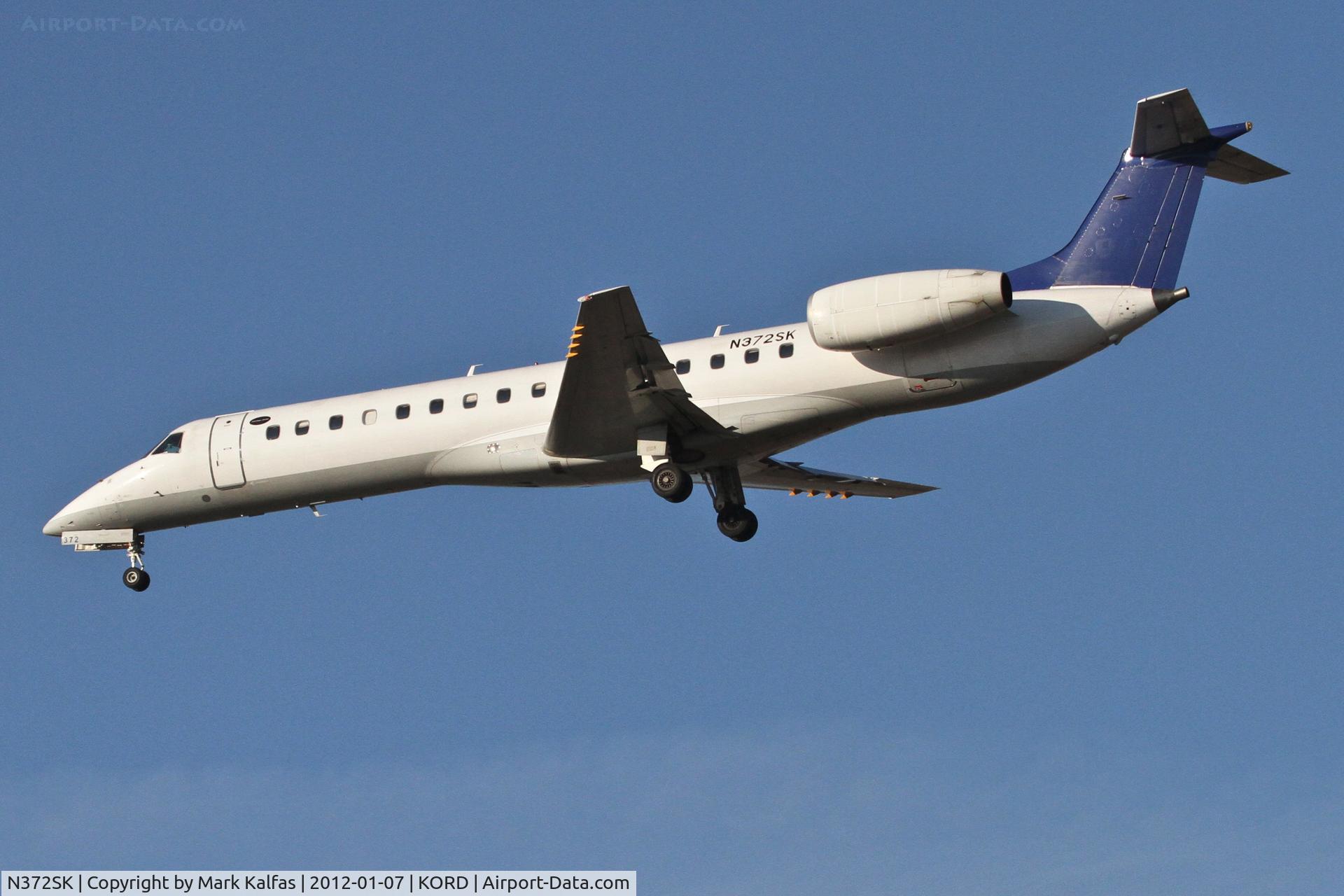 N372SK, 2001 Embraer ERJ-140LR (EMB-135KL) C/N 145538, Chautauqua Airlines/American Connection Embraer EMB-135KL, CHQ5040 arriving from KAZO, RWY 28 Approach KORD.