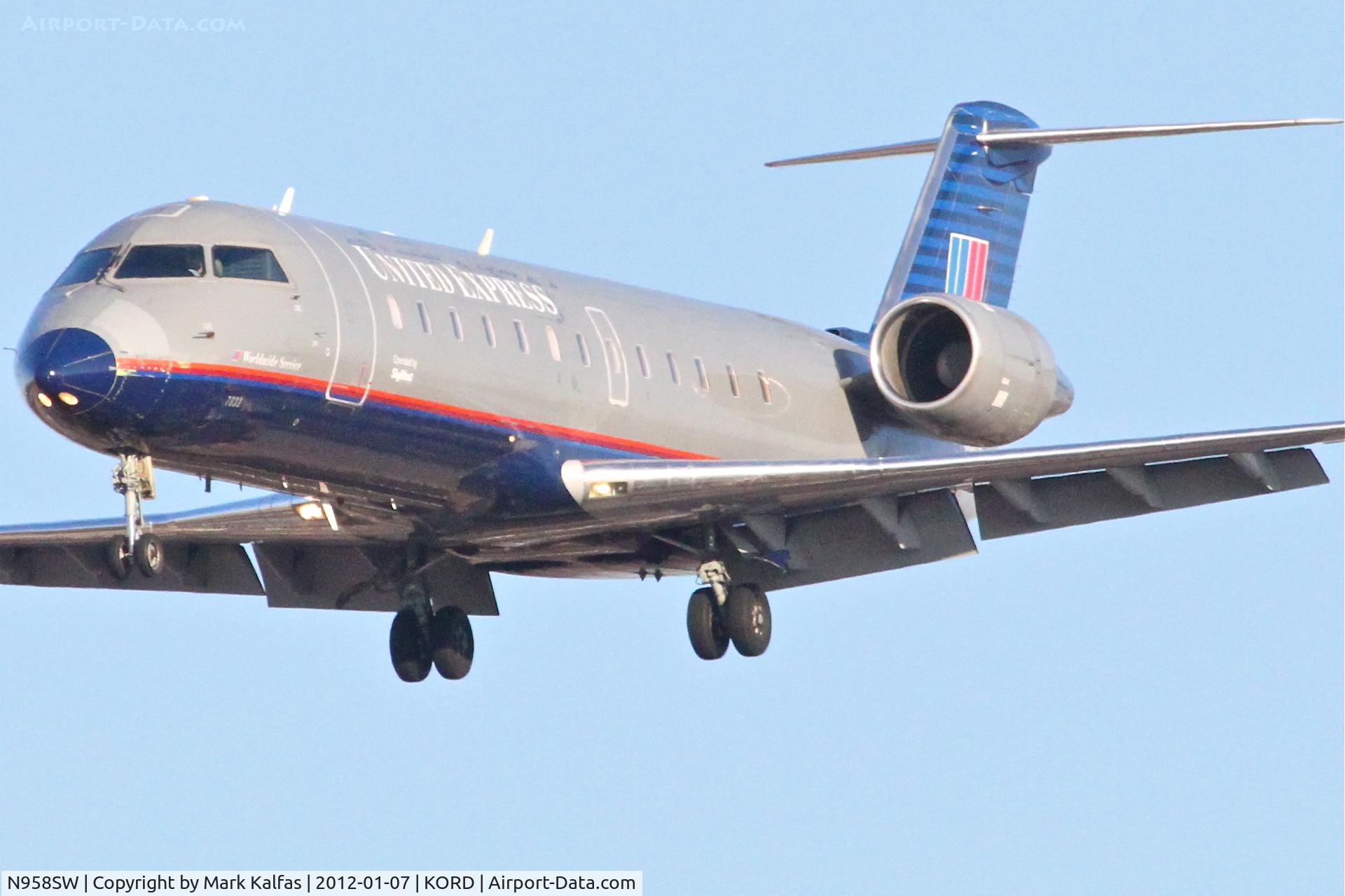 N958SW, 2003 Bombardier CRJ-200LR (CL-600-2B19) C/N 7833, SkyWest/United Express Bombardier CL-600-2B19, SKW6375 arriving from KCMX, RWY 28 approach KORD.