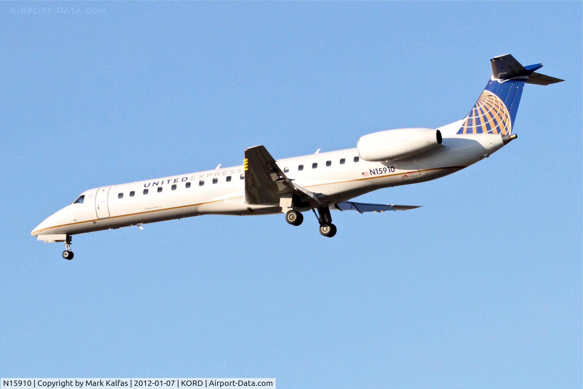 N15910, 2001 Embraer ERJ-145LR (EMB-145LR) C/N 145455, ExpressJet/United Express Embraer EMB-145LR, ASQ5853 arriving from KBVT, RWY 28 approach KORD.