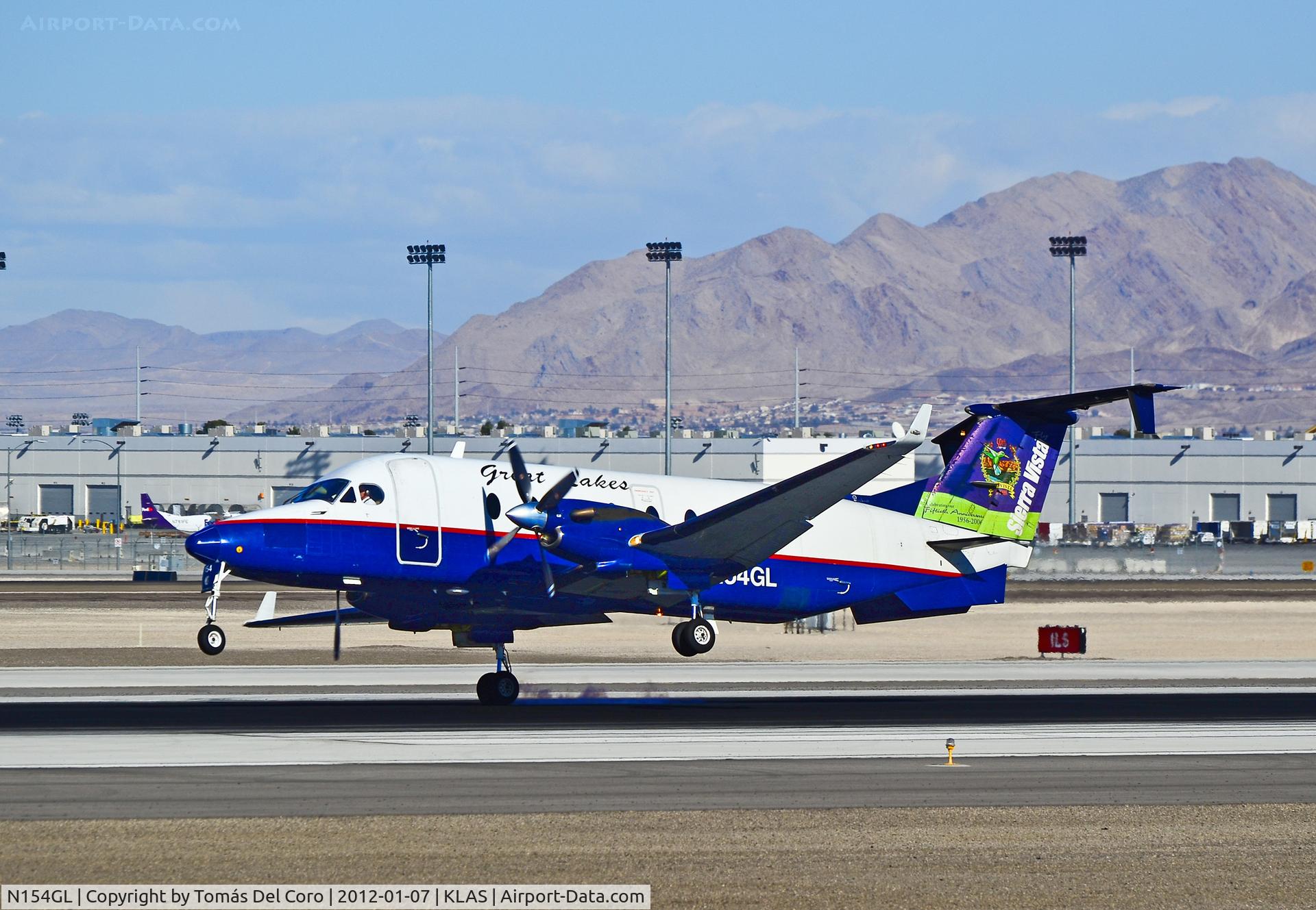 N154GL, 1995 Beech 1900D C/N UE-154, N154GL Great Lakes Airlines 1995 Beech 1900D C/N UE-154

- Las Vegas - McCarran International (LAS / KLAS)
USA - Nevada, January 7, 2012
Photo: Tomás Del Coro