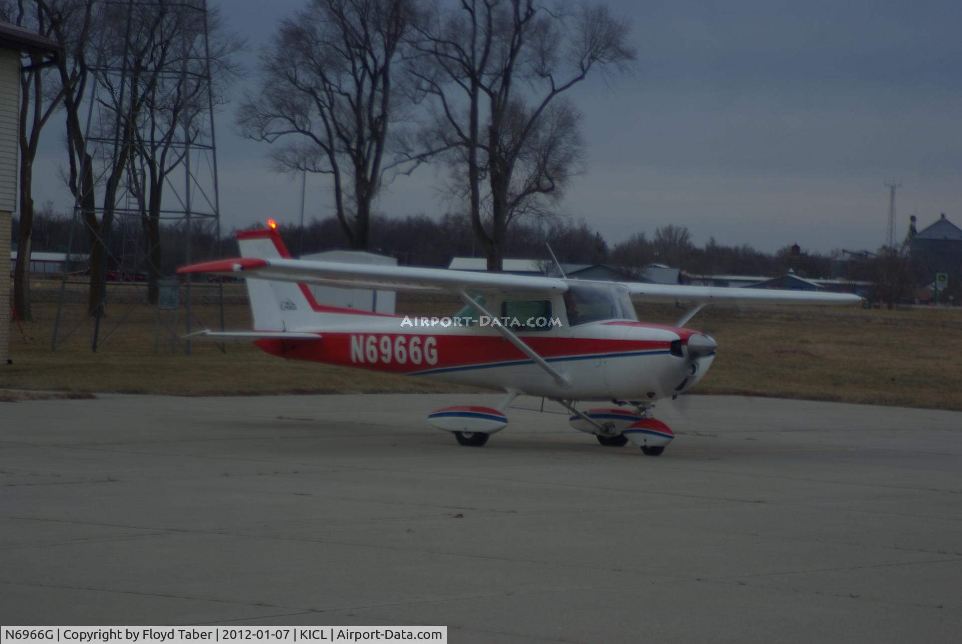 N6966G, 1970 Cessna 150L C/N 15072466, Departing the ramp area
