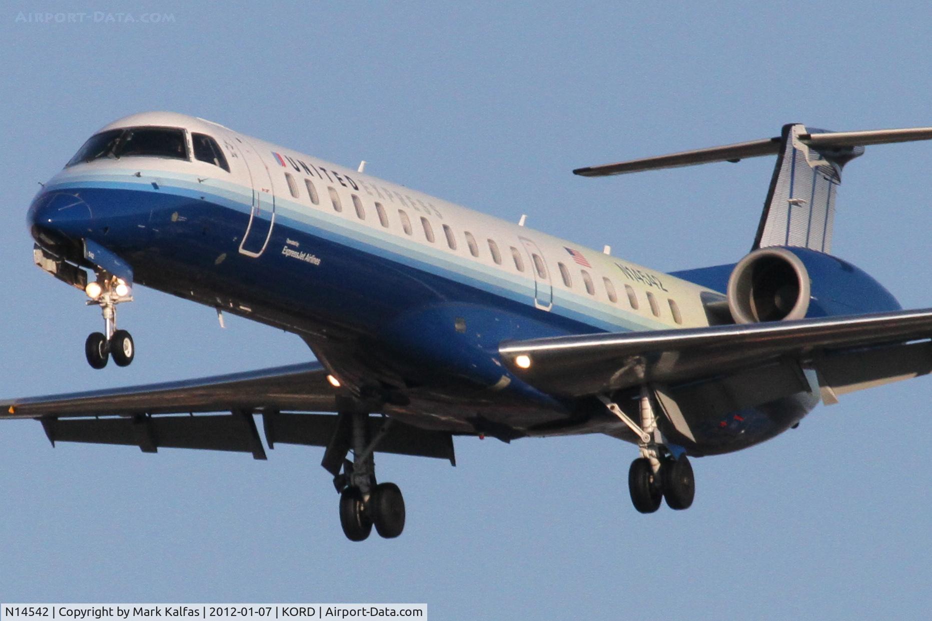 N14542, 2001 Embraer ERJ-145LR (EMB-145LR) C/N 145547, ExpressJet/United Express Embraer EMB-145LR, ASQ6109 arriving from CYWG, RYW 28 approach KORD.