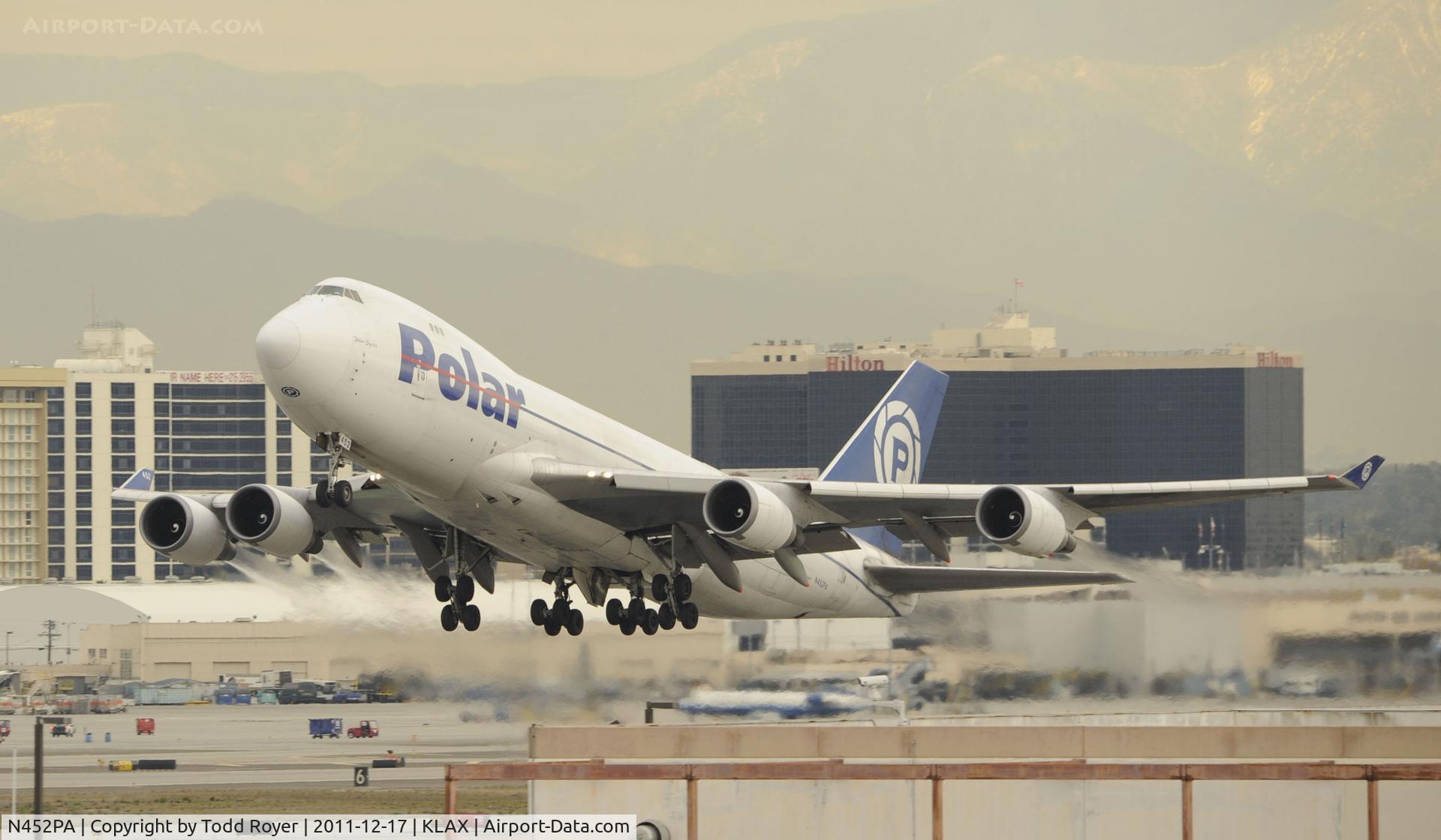 N452PA, 2000 Boeing 747-46NF C/N 30810, Departing LAX