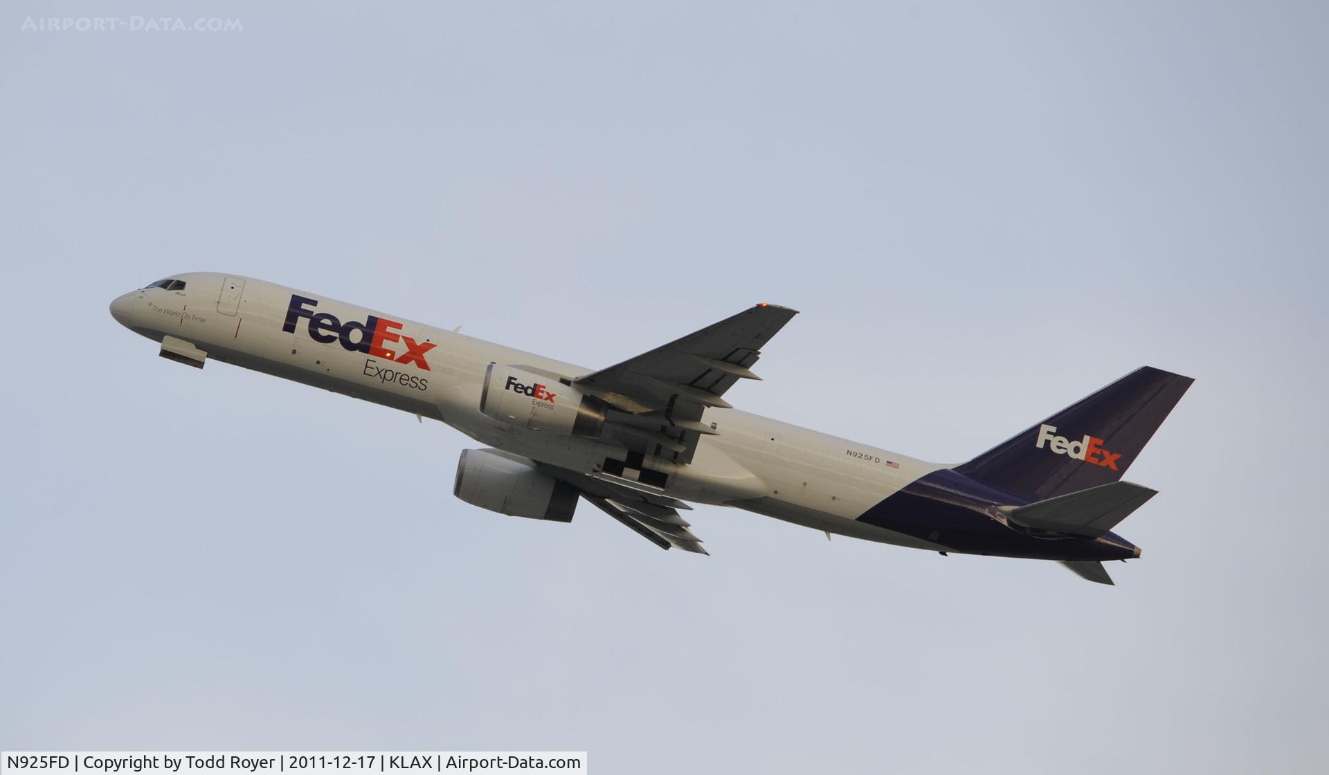 N925FD, 1994 Boeing 757-204 C/N 27238, Departing LAX