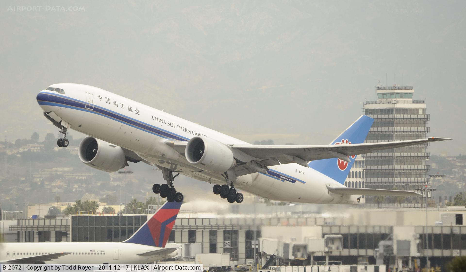 B-2072, 2009 Boeing 777-F1B C/N 37310, Departing LAX