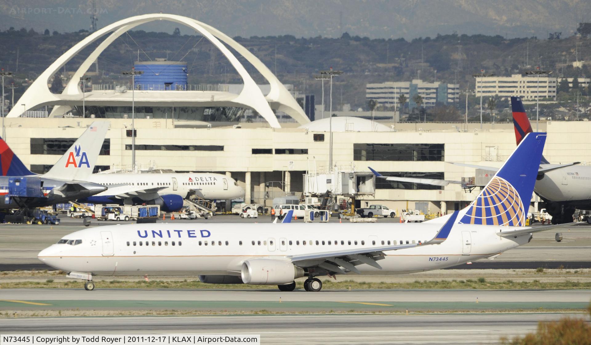 N73445, 2011 Boeing 737-924/ER C/N 40000, Arriving at LAX