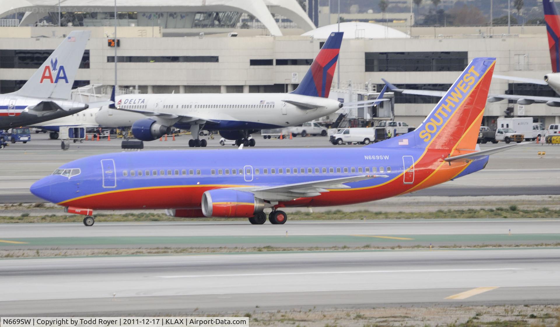 N669SW, 1987 Boeing 737-3A4 C/N 23752, Arriving at LAX